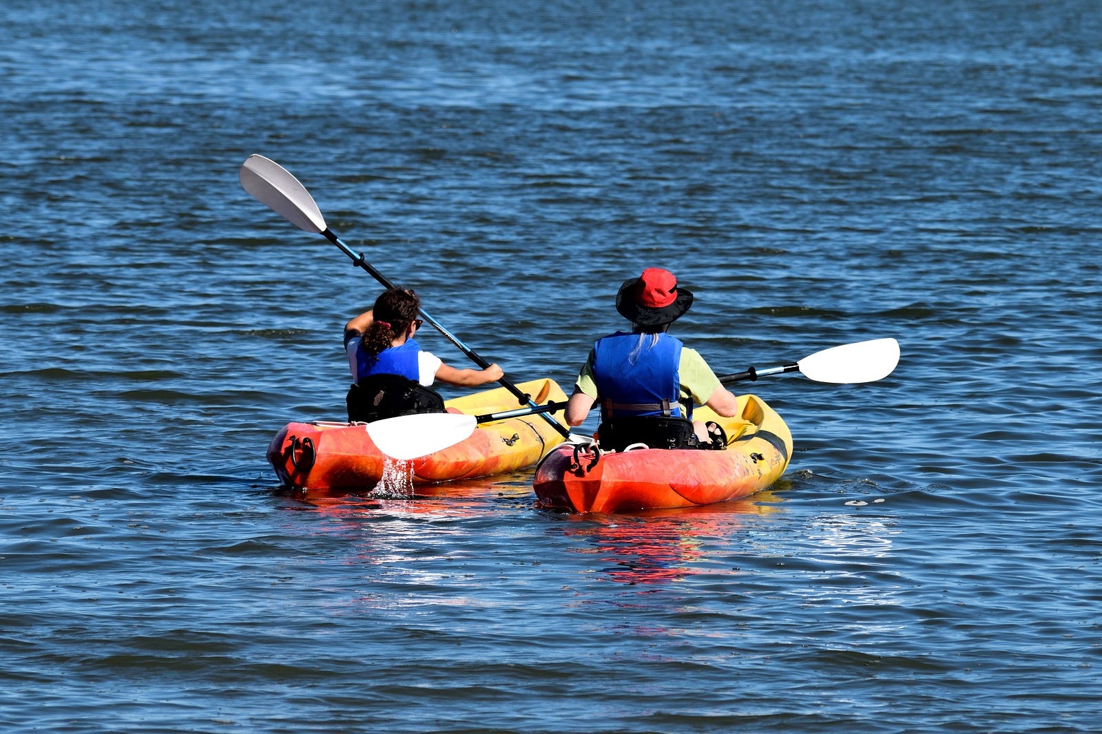 از سفر با کایاک لذت ببرید - Enjoy a kayak trip