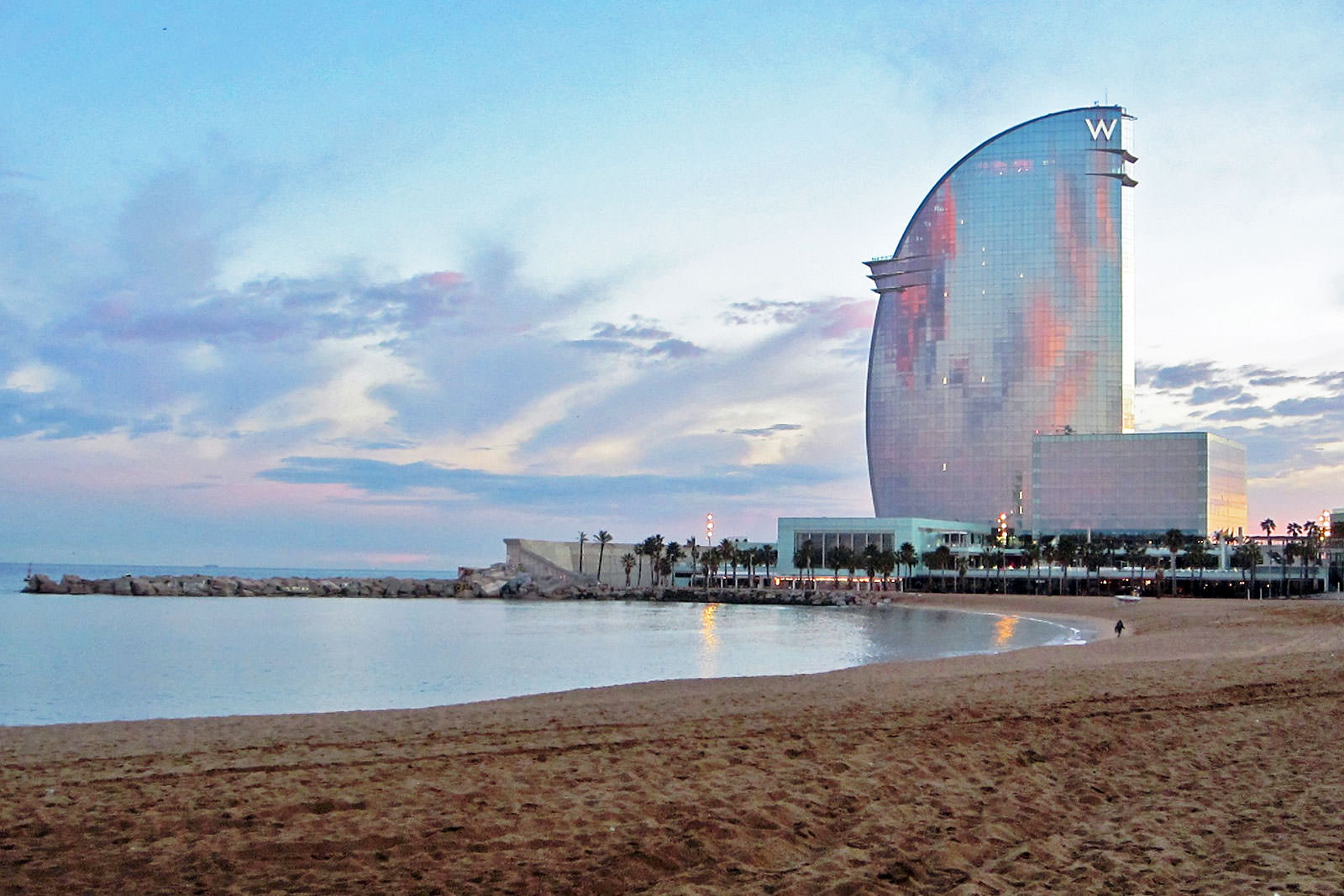 ساحل بارسلونتا - Barceloneta Beach