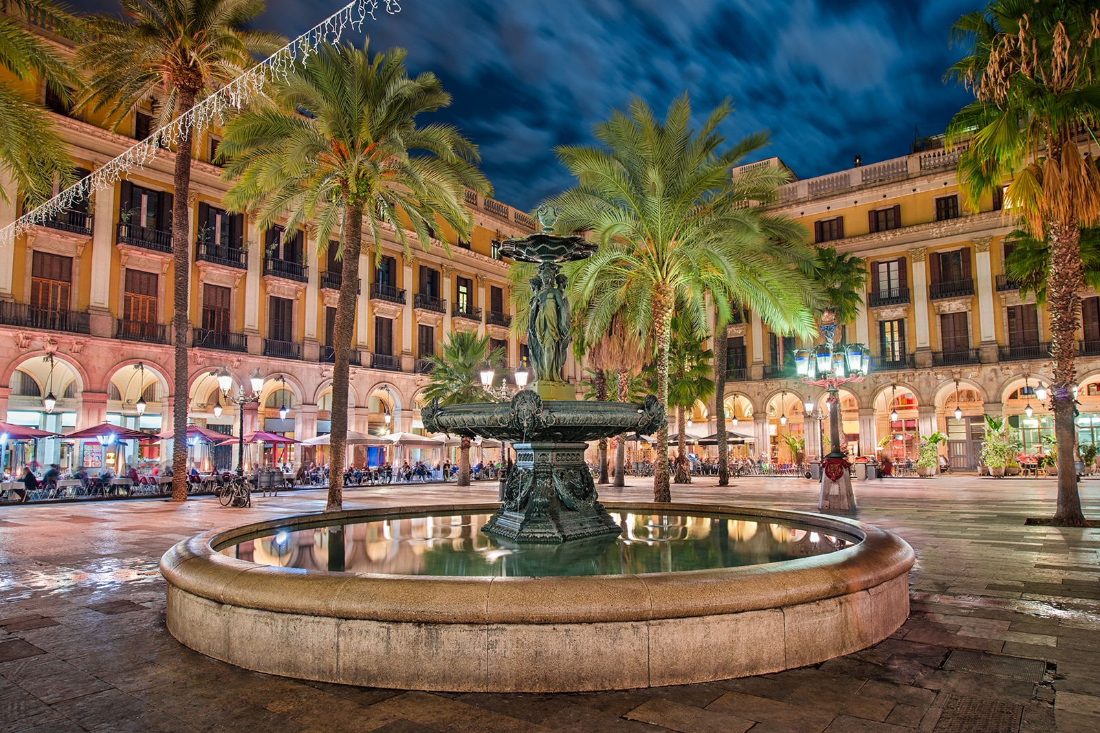 میدان رئال - Plaça Reial