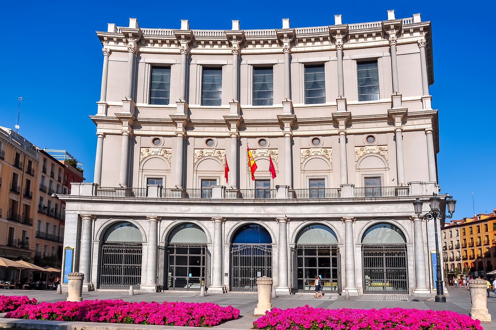 تماشای یک نمایش در Teatro Real - Catch a show at Teatro Real