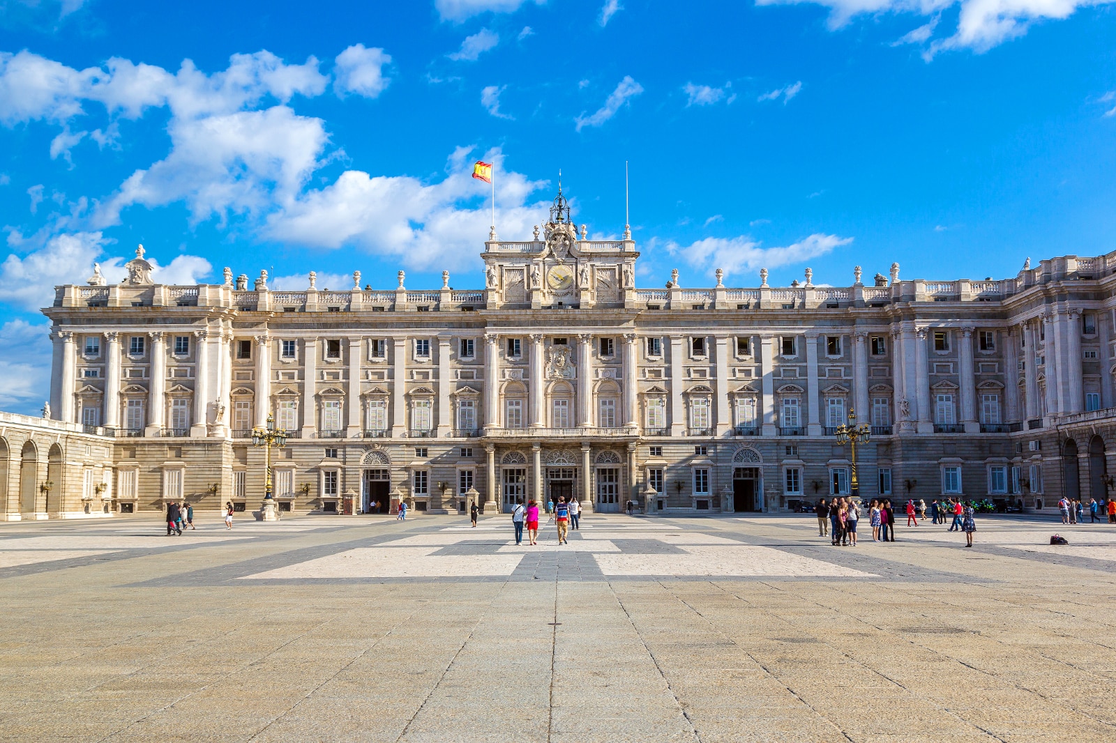 چهارشنبه ها از کاخ سلطنتی مادرید دیدن کنید - Visit Madrid's Royal Palace on Wednesdays