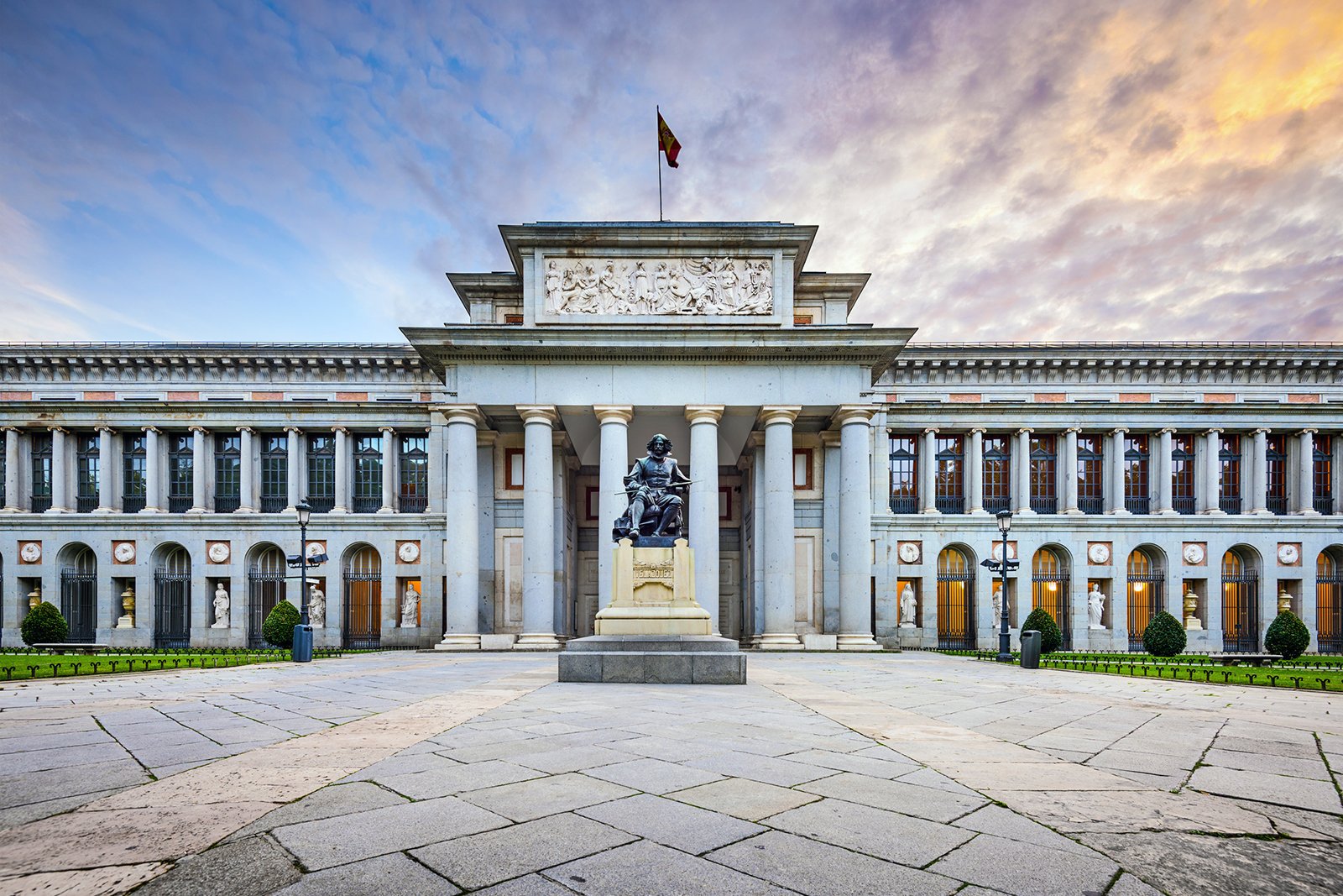 در شب از موزه دل پرادو دیدن کنید - Visit Museo del Prado in the evening