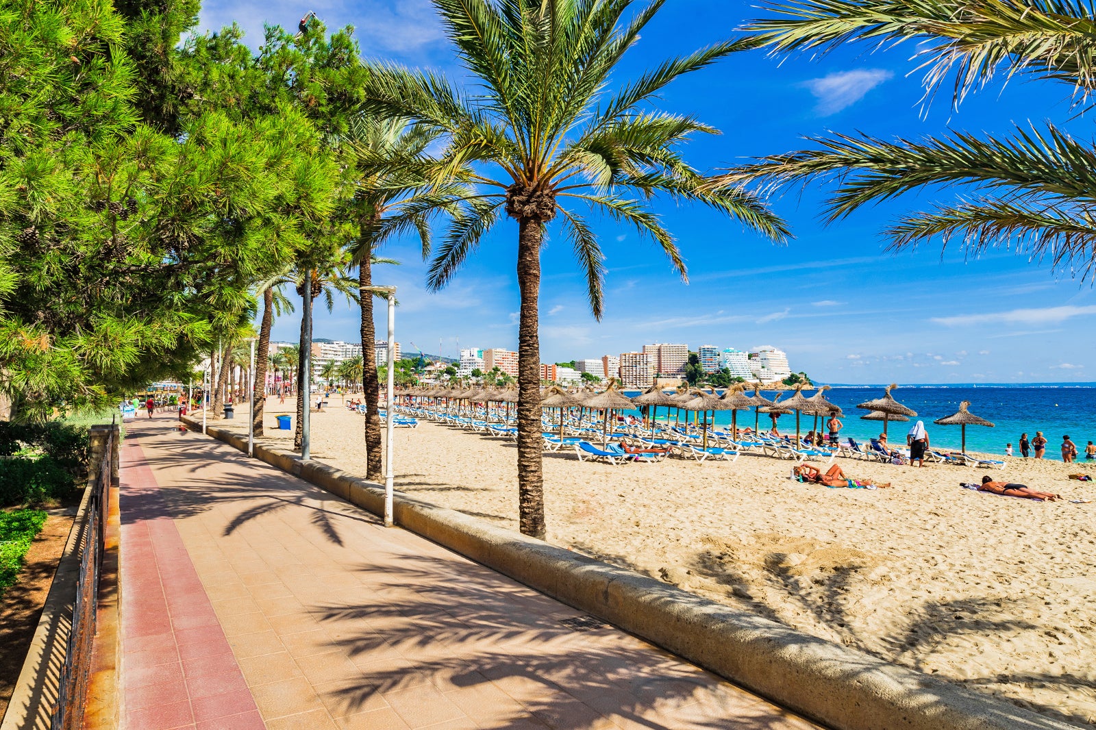 نوشیدن در خیابان های Magaluf - Drinking in the streets of Magaluf