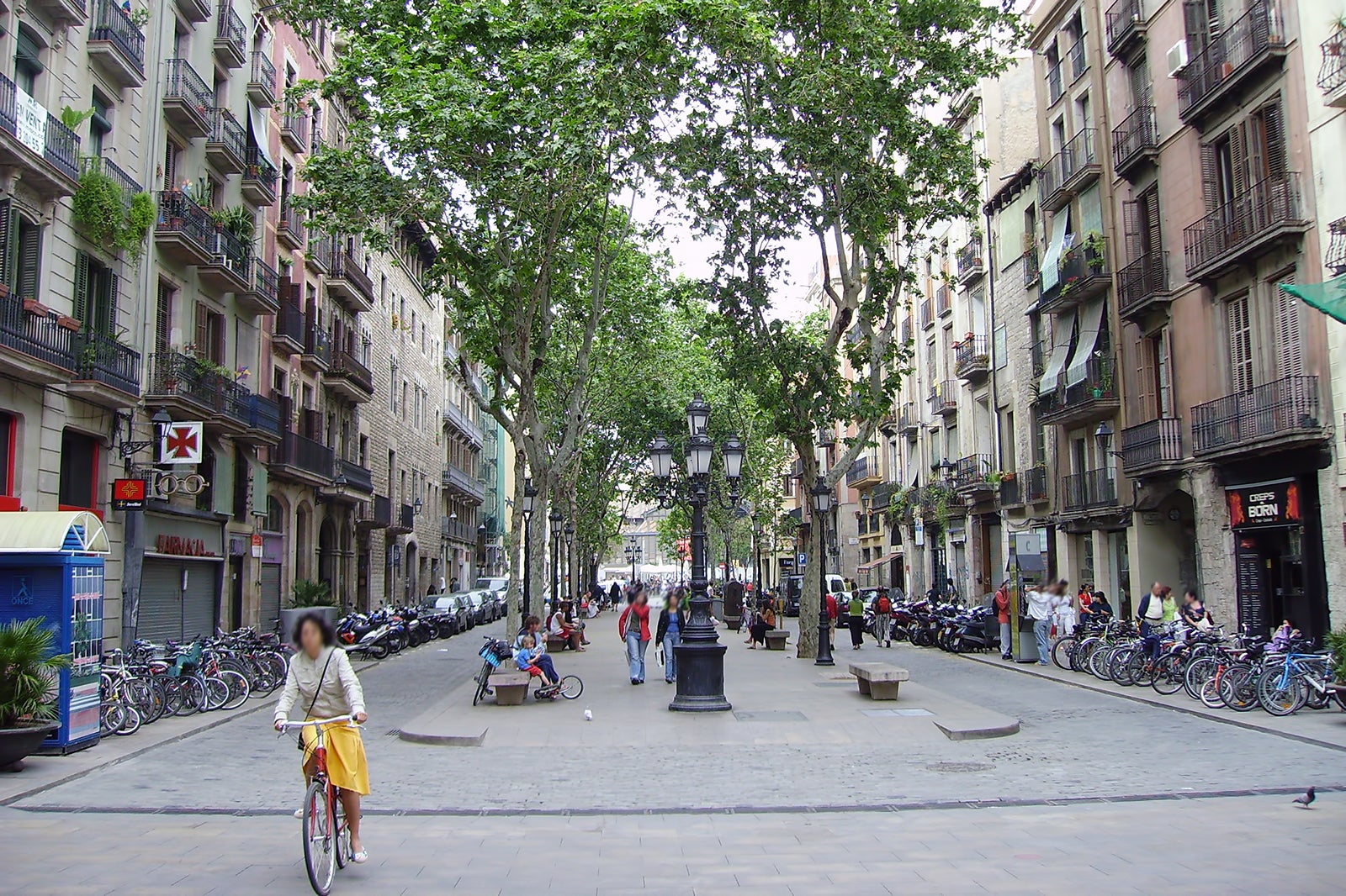 پاسیگ دل بورن - Passeig del Born