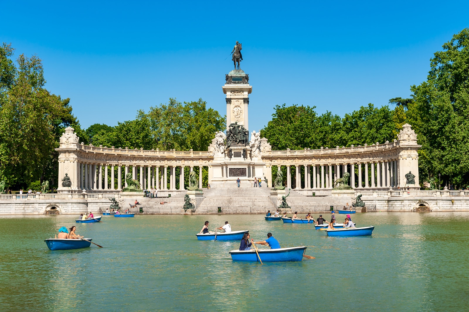 پارک بوئن رتیرو - Buen Retiro Park