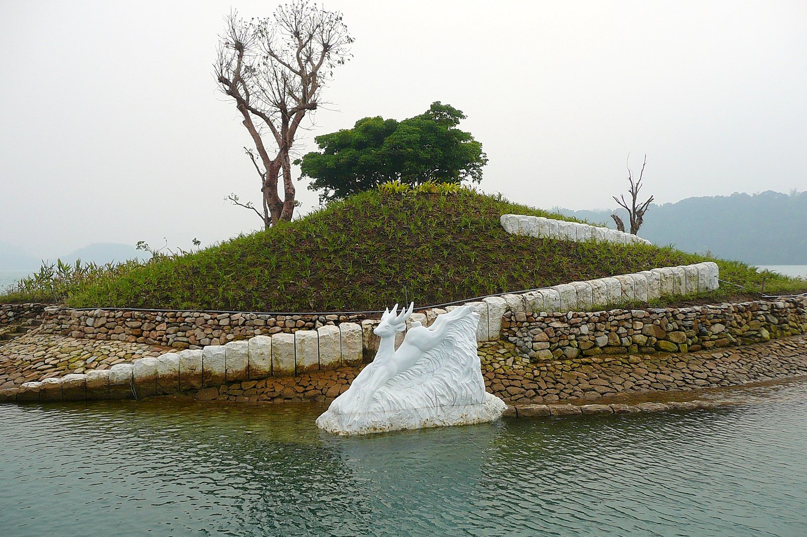 جزیره لالو - Lalu Island