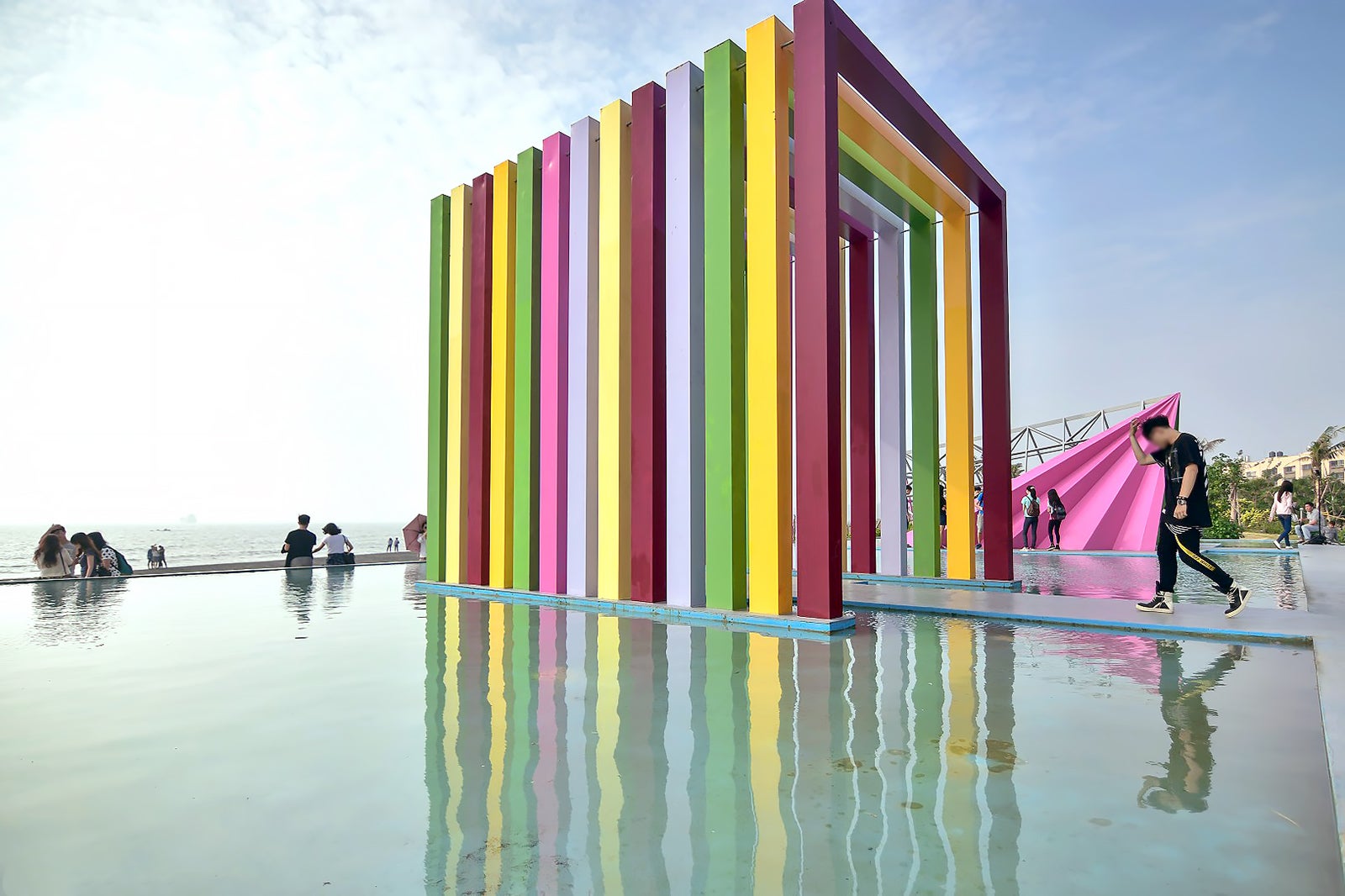 کلیسای رنگین کمان - Rainbow Church