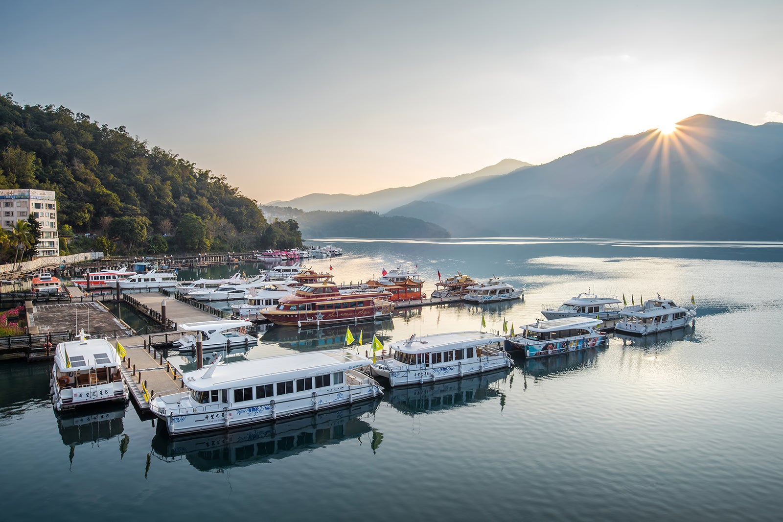 کروز اسکله دریاچه سان ماه - Sun Moon Lake pier cruise