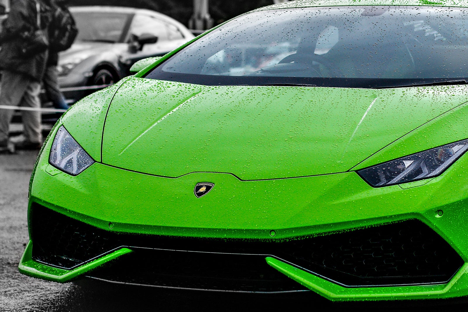 از ترافیک بانکوک با یک لامبورگینی لذت ببرید - Enjoy Bangkok’s traffic in a Lamborghini