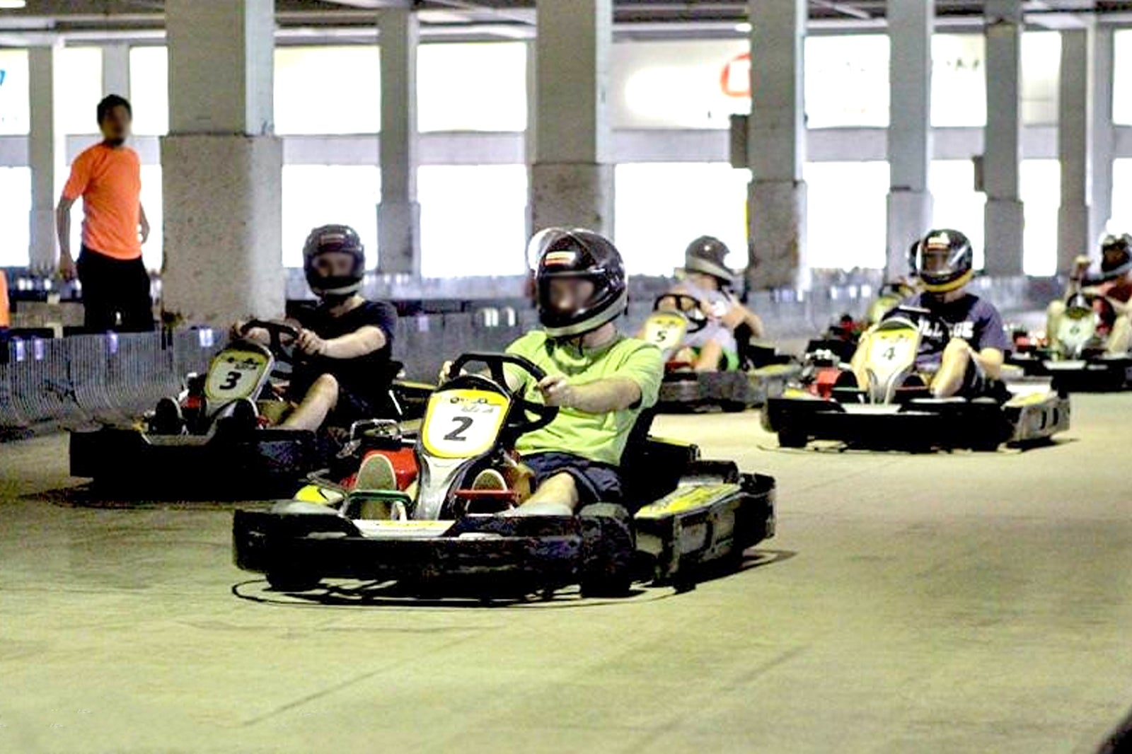 در EasyKart سریع رانندگی کنید - Drive fast at EasyKart