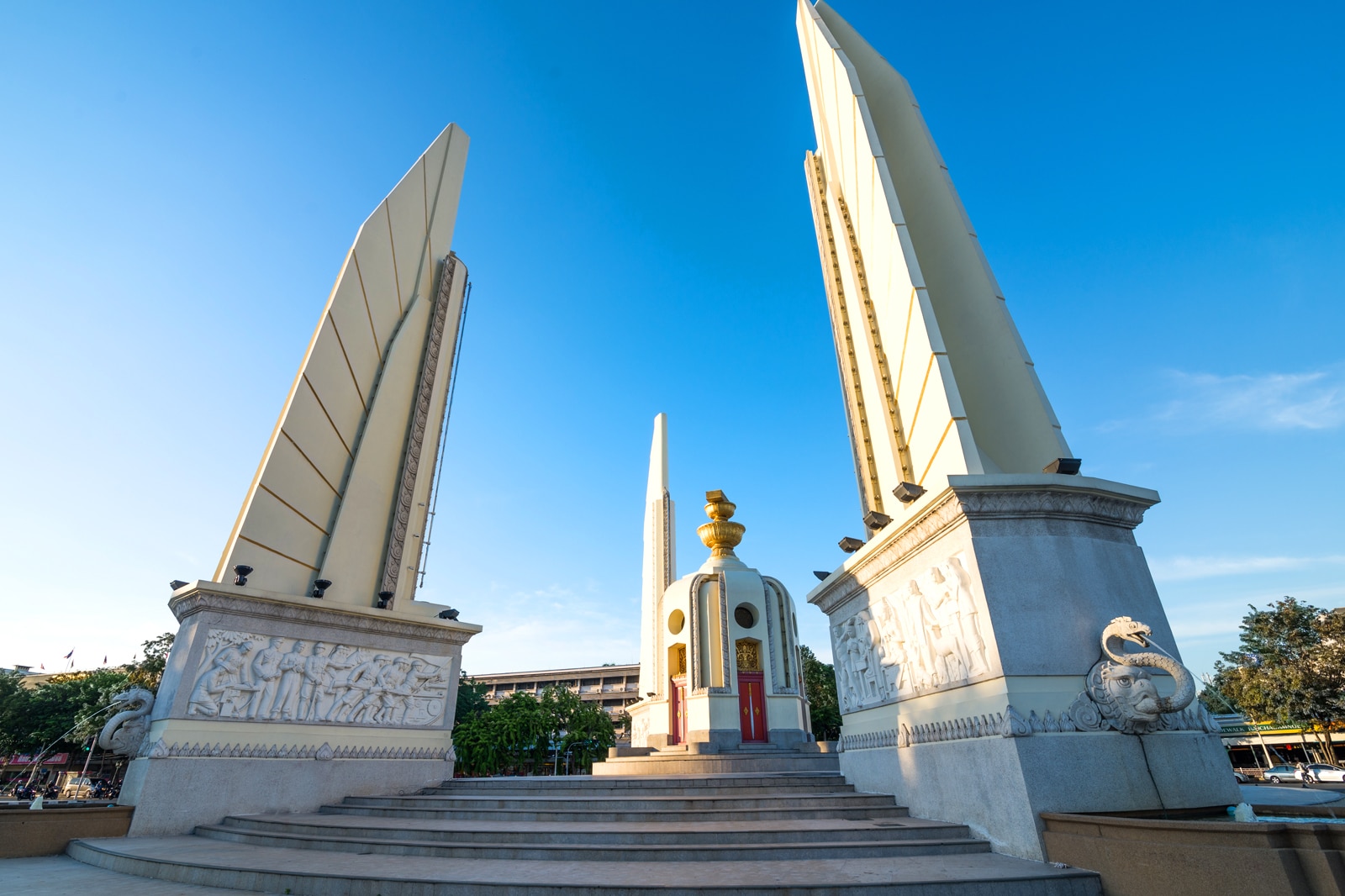 بنای یادبود دموکراسی - Democracy Monument