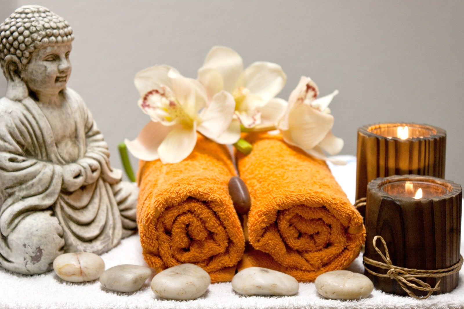 در یک آبگرم شگفت‌انگیز نوازش کنید - Get pampered at an amazing spa