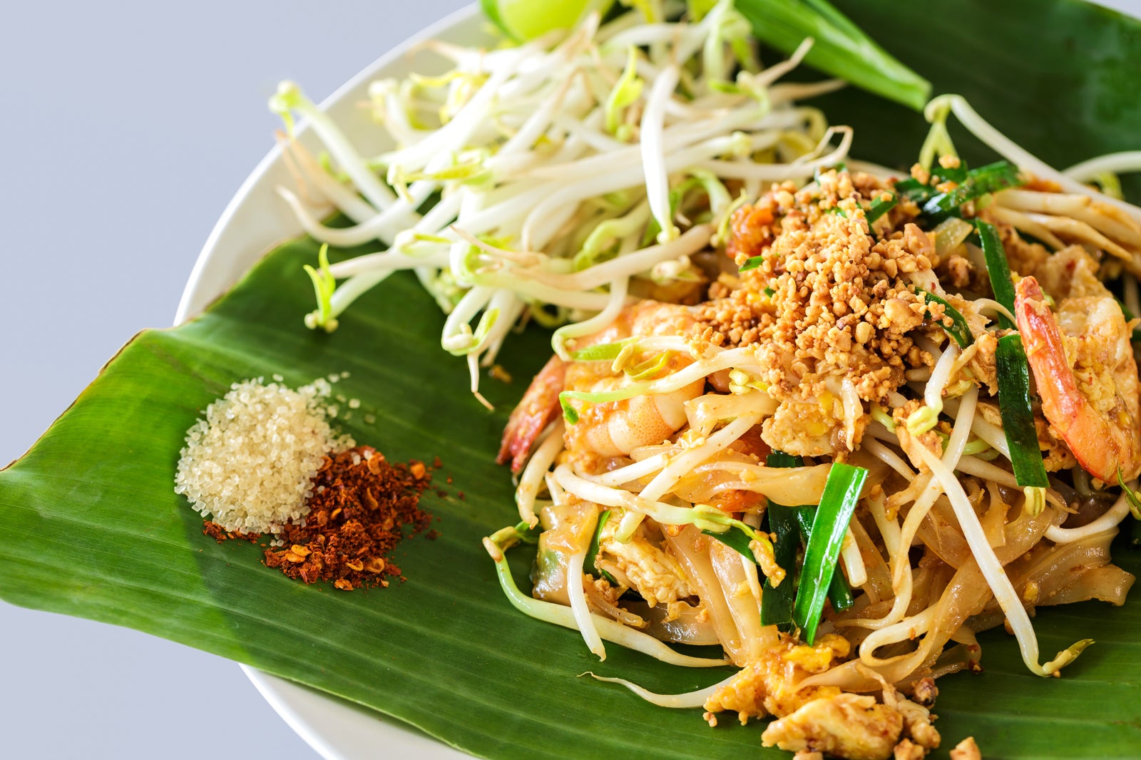 نودل سرخ شده (فاد تای) - Stir-fried noodles (phad thai)