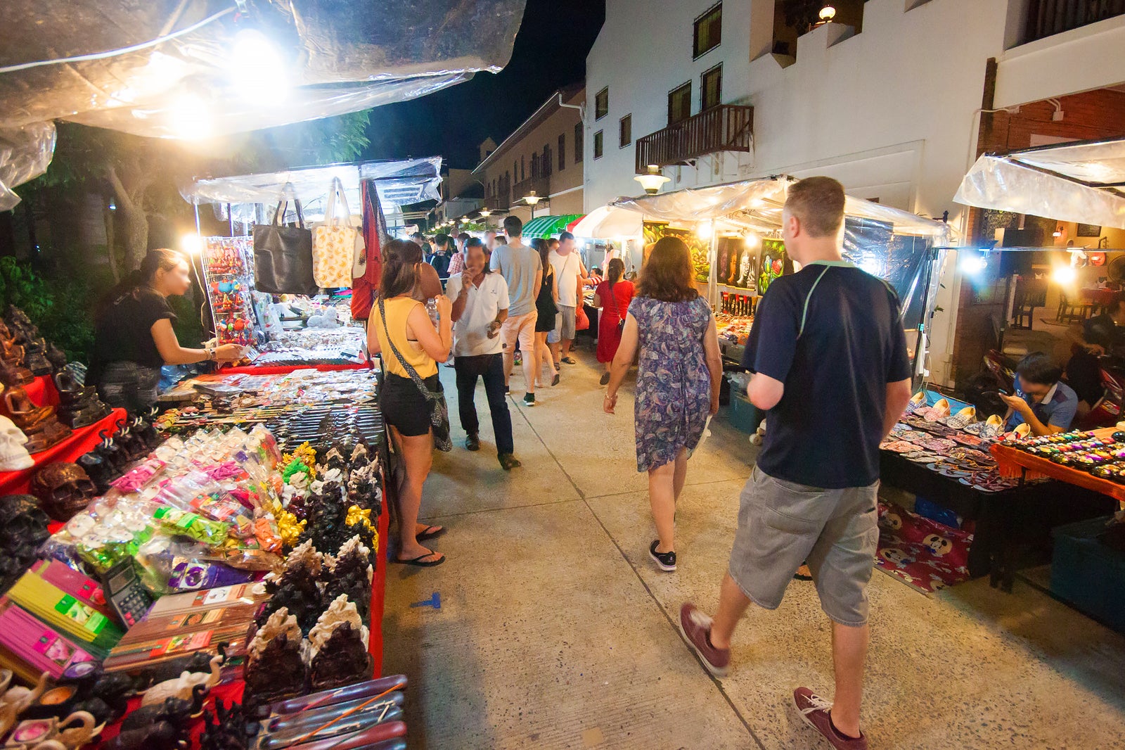 خیابان واکینگ دهکده ماهیگیر - Fisherman’s Village Walking Street