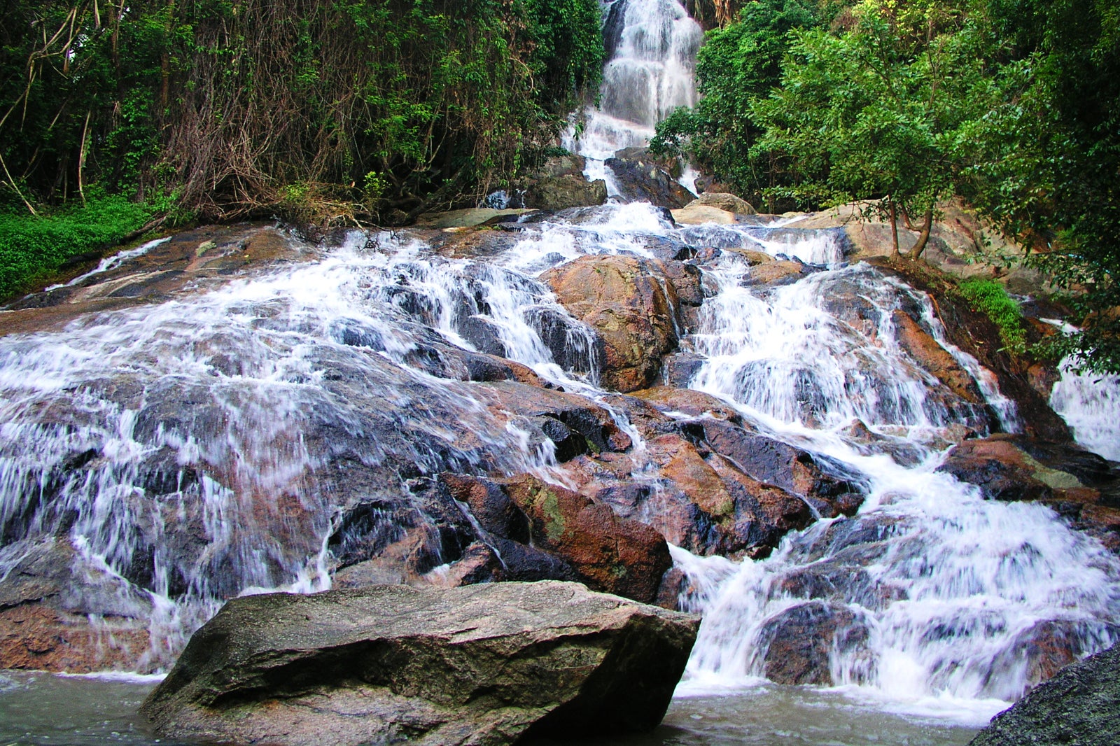 توسط آبشارهای موانگ - Na Muang Waterfalls