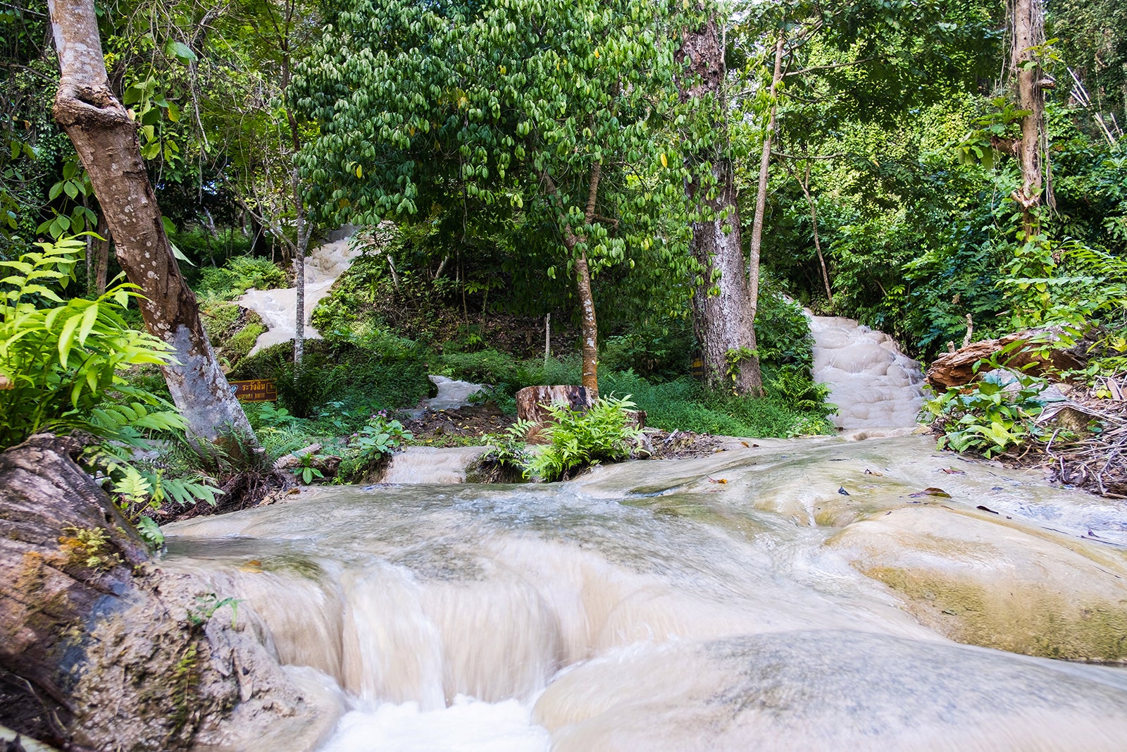 آبشارهای بوآ تانگ - Bua Thong Waterfalls