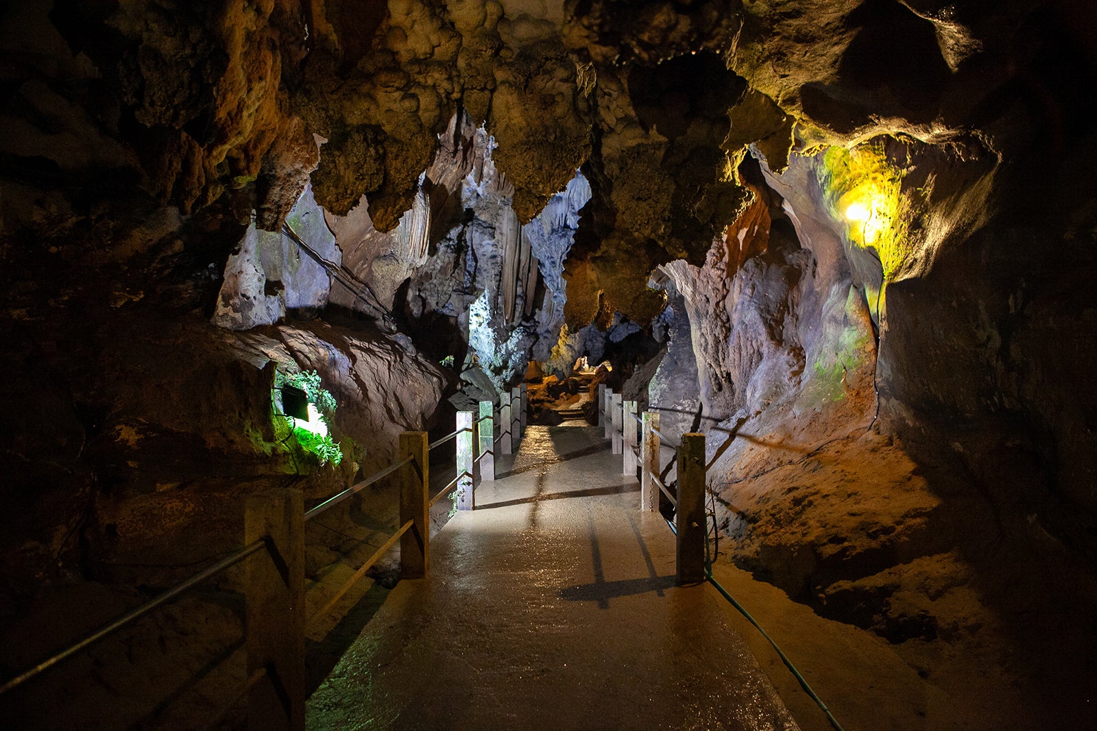 غار چیانگ دائو - Chiang Dao Cave