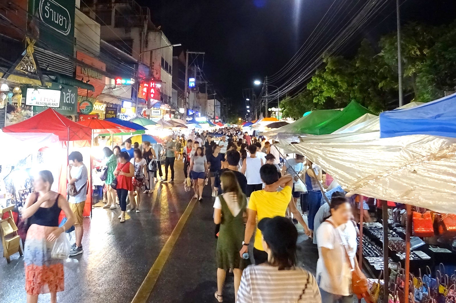 بازار شبانه چیانگ مای - Chiang Mai Night Bazaar