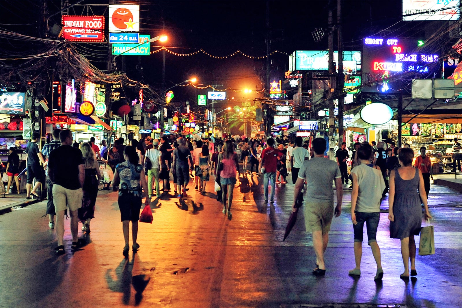 جاده بنگلا - Bangla Road