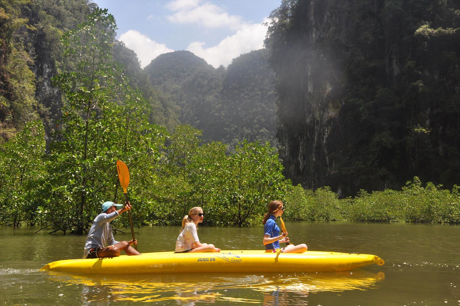 قایق دریایی جان گری در خلیج فانگ نگا - John Gray Sea Canoe in Phang Nga Bay