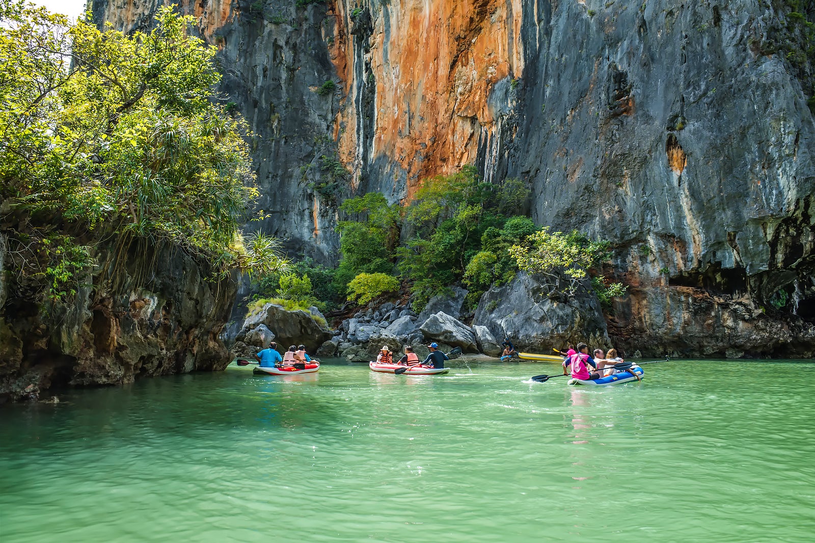 کایاک سواری در خلیج فانگ نگا - Kayaking in Phang Nga Bay