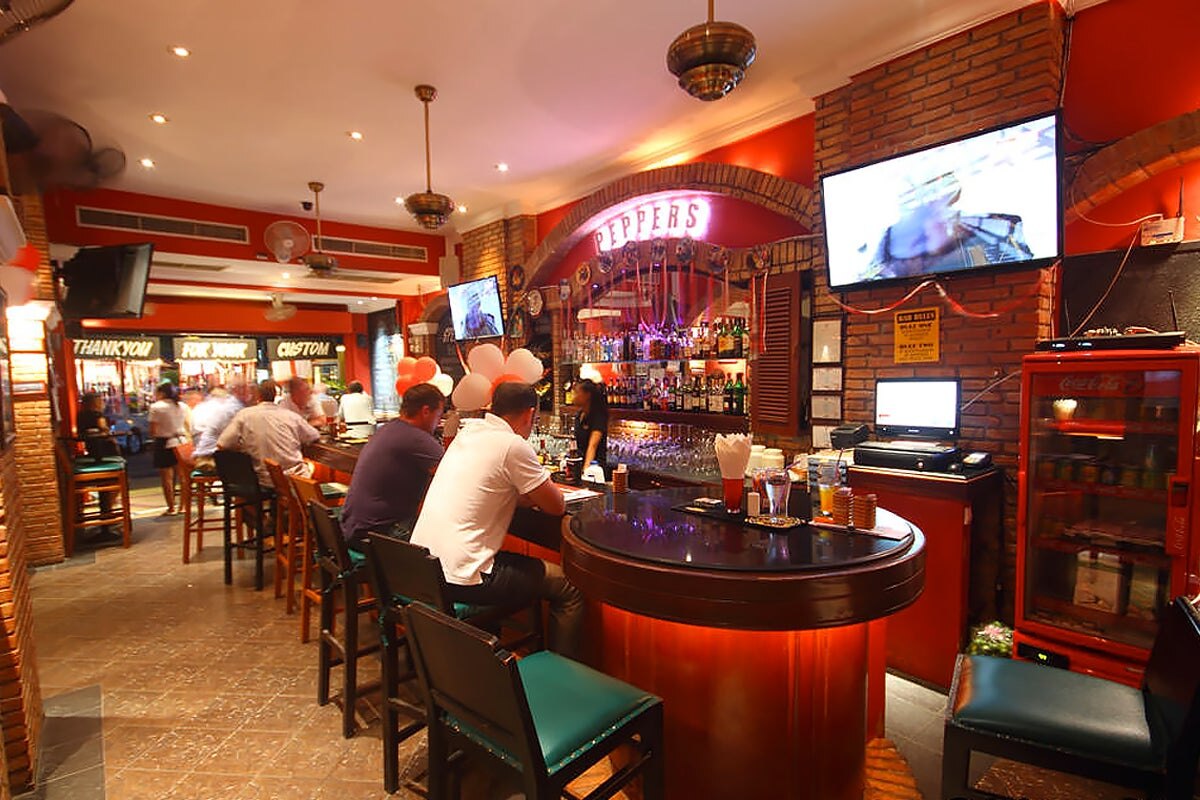 بار ورزشی فلفل - Peppers Sports Bar