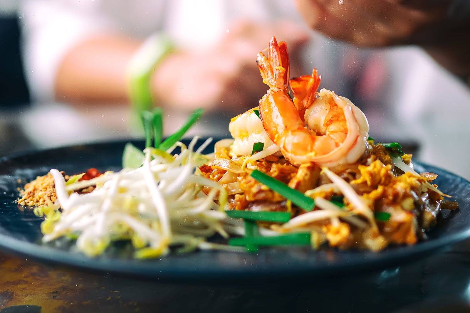 نودل سرخ شده به سبک تایلندی - Thai-style fried noodles