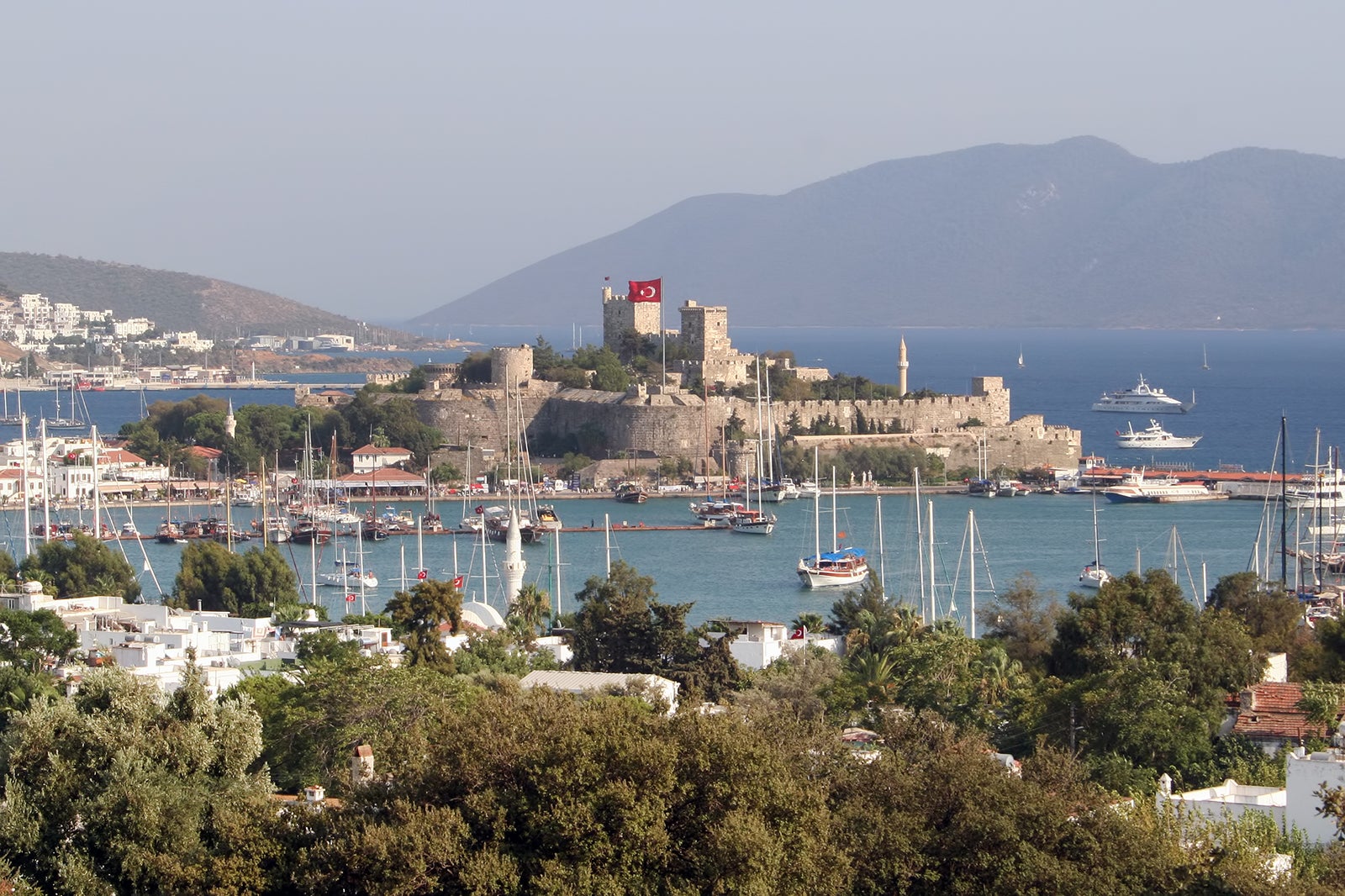 قلعه بدروم و موزه باستان شناسی زیر آب - Bodrum Castle and Museum of Underwater Archeology