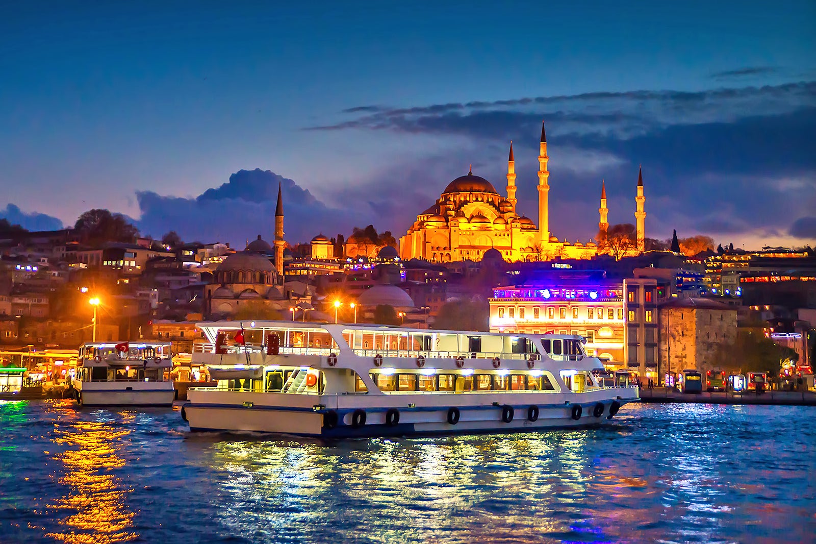 سفر دریایی شام در بسفر - Bosphorus dinner cruise