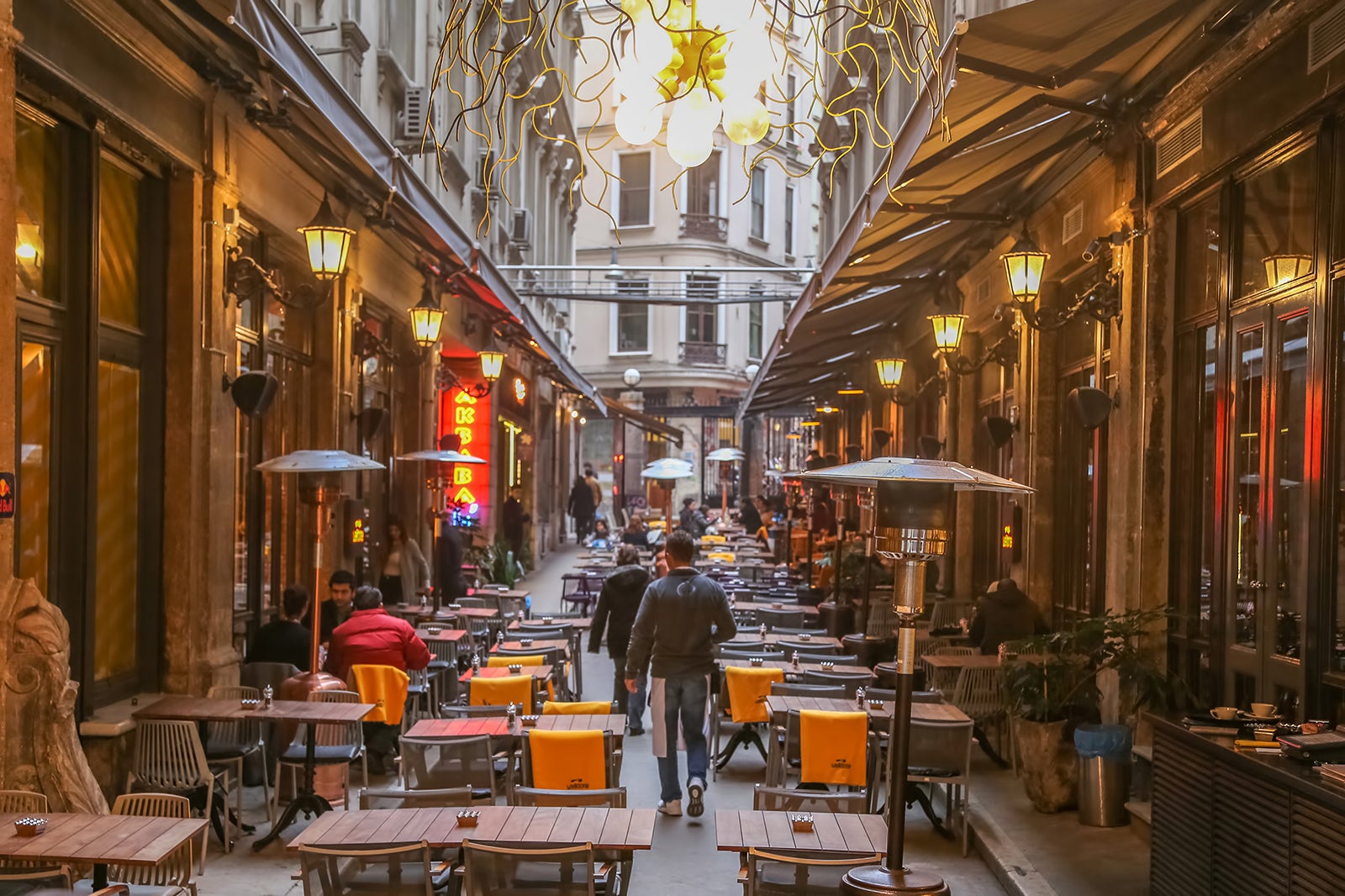 میهن پریدن در استانبول - Meyhane-hopping in Istanbul