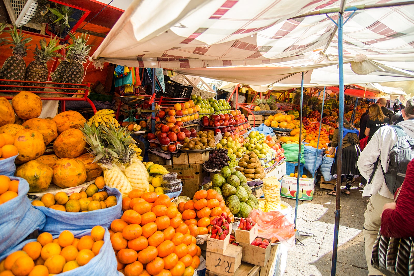 بازار خیابان لارا - Lara Street Market