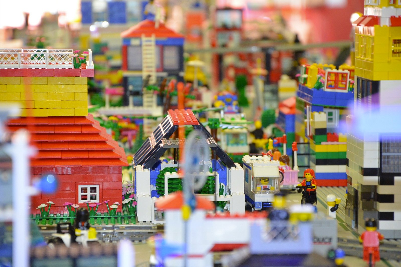 ساخت و بازی در Legoland Discovery Center - Build and play at Legoland Discovery Center