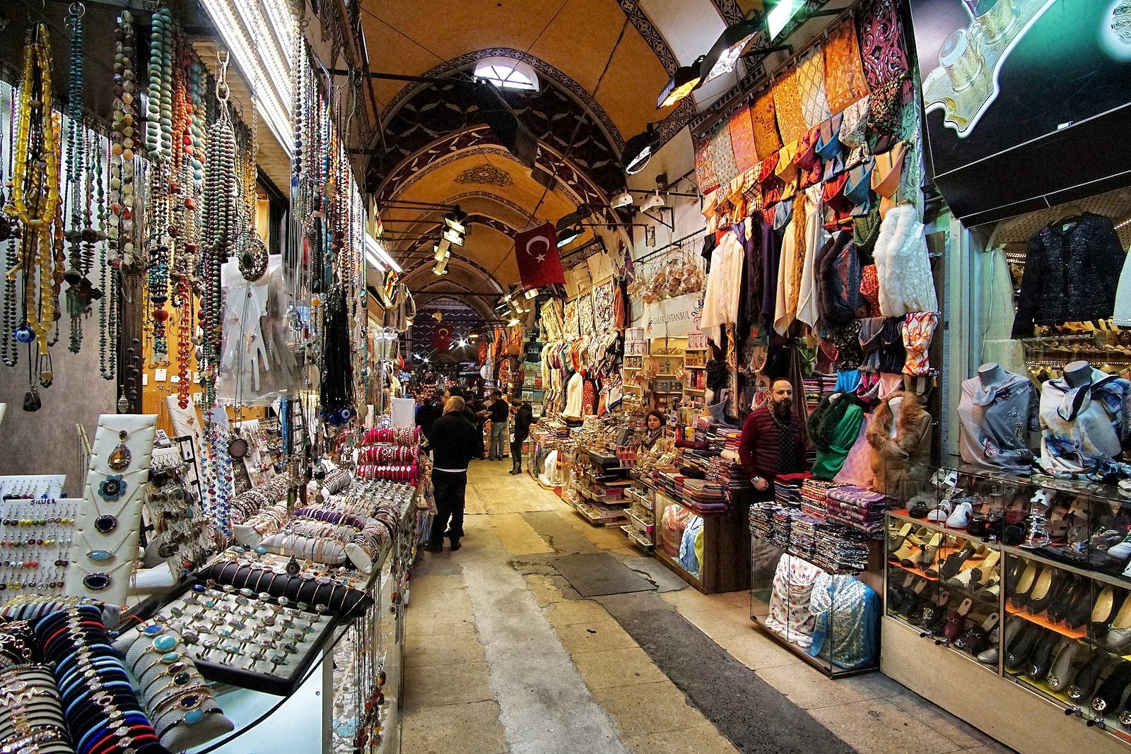 بازارهای ادویه و بازارهای بزرگ استانبول را مرور کنید - Browse Istanbul’s spice bazaars and grand markets