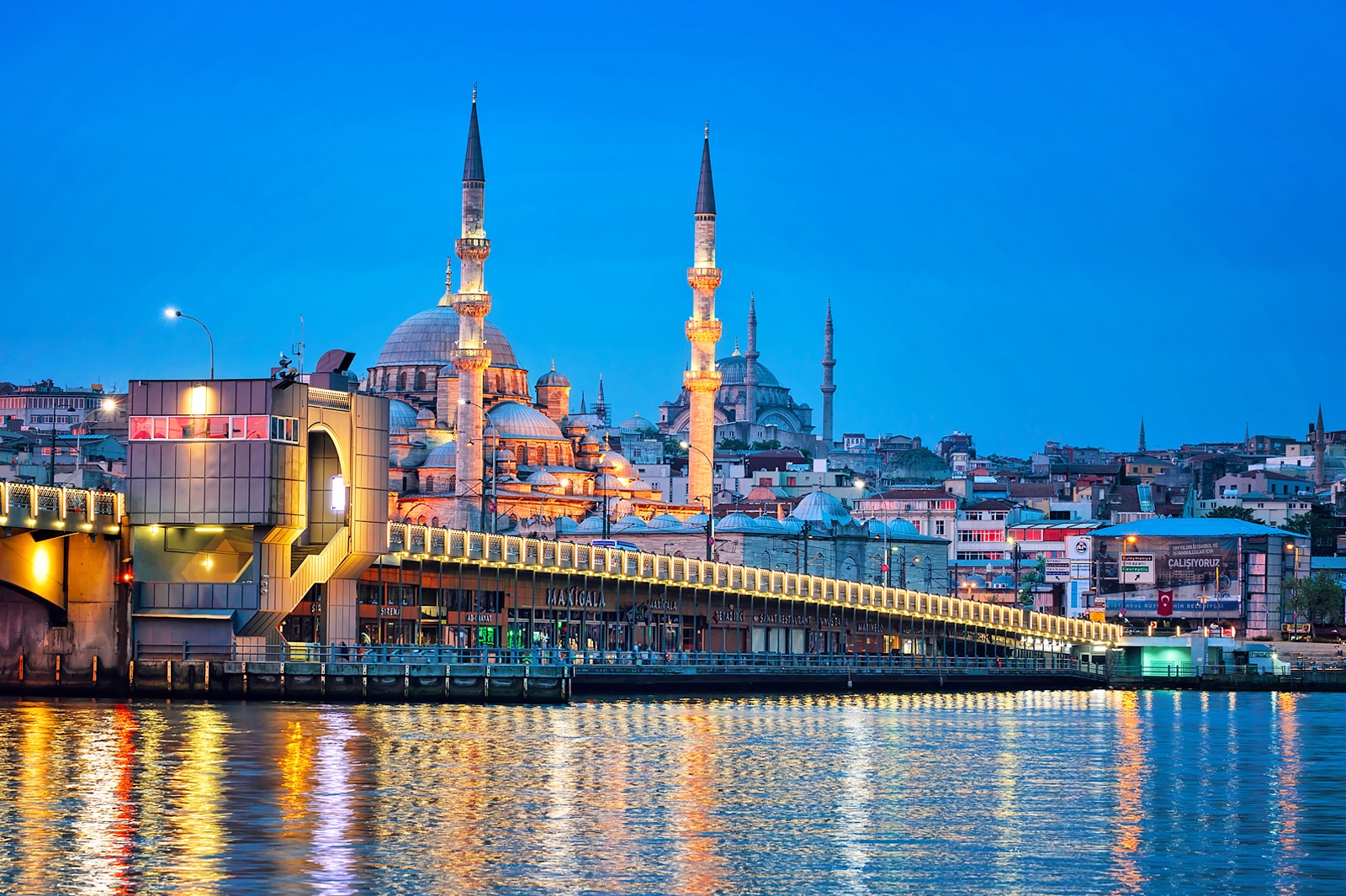 از پل گالاتا عبور کنید - Cross the Galata Bridge