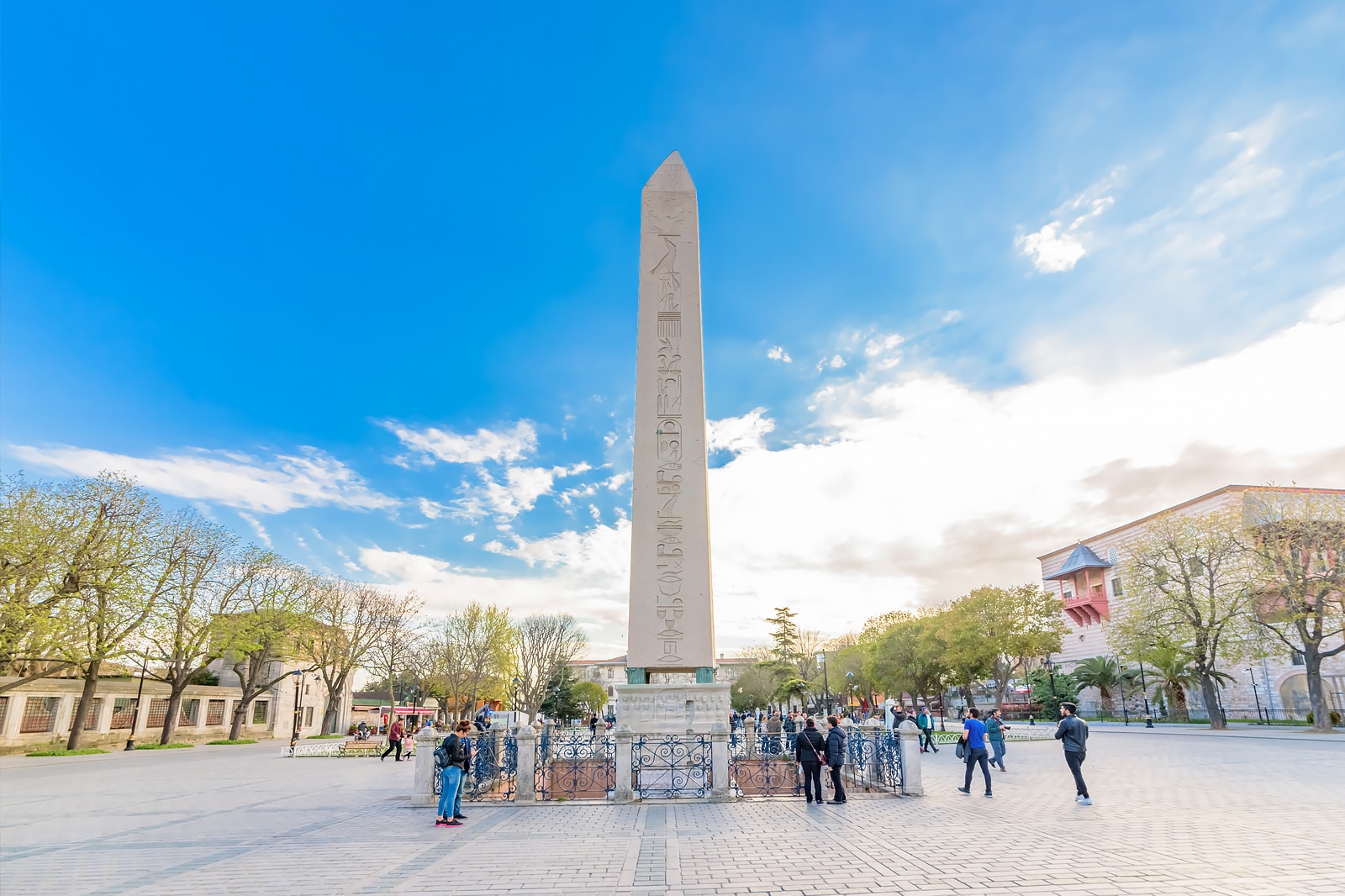 هیپودروم میدان سلطان احمد را کاوش کنید - Explore the hippodrome at Sultanahmet Square