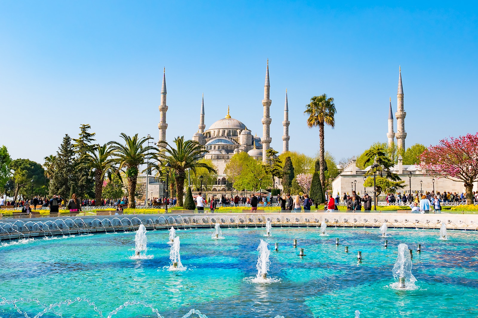 زیر گنبد مسجد کبود قدم بزنید - Walk under the dome of the Blue Mosque