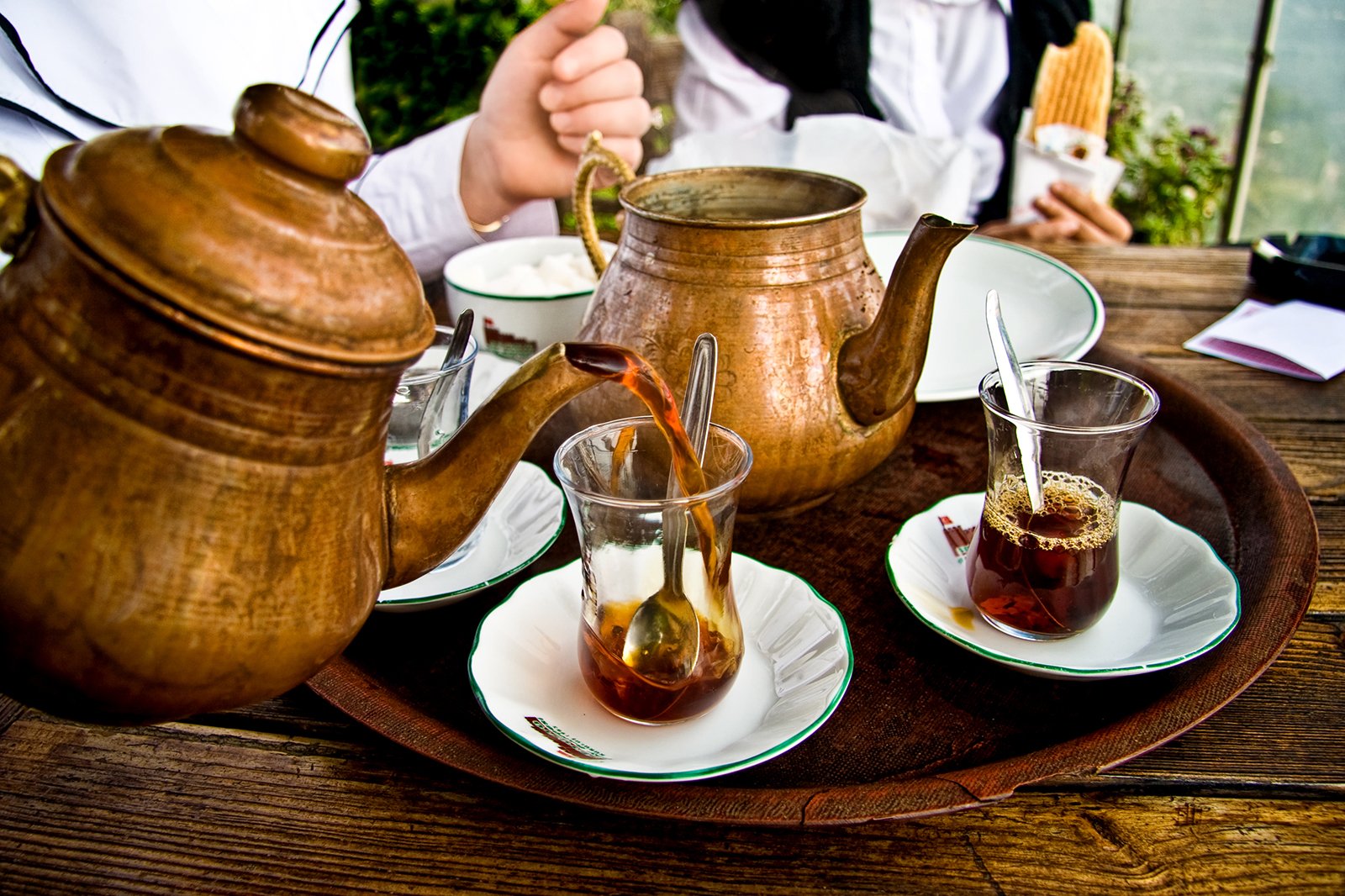 به یک قرار چای در یک چایخانه خوش منظره بروید - Go on a tea date at a scenic teahouse