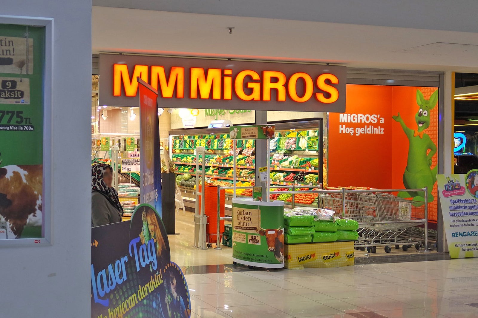 برای یک هفته در سوپرمارکت Migros انبار کنید - Stock up for the week at a Migros supermarket