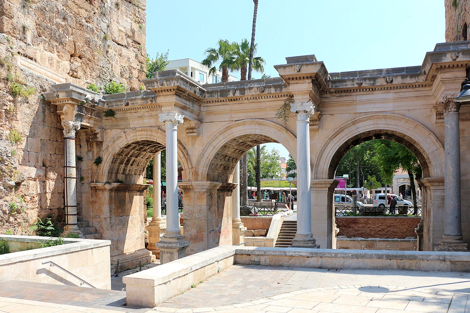 دروازه هادریان - Hadrian’s Gate