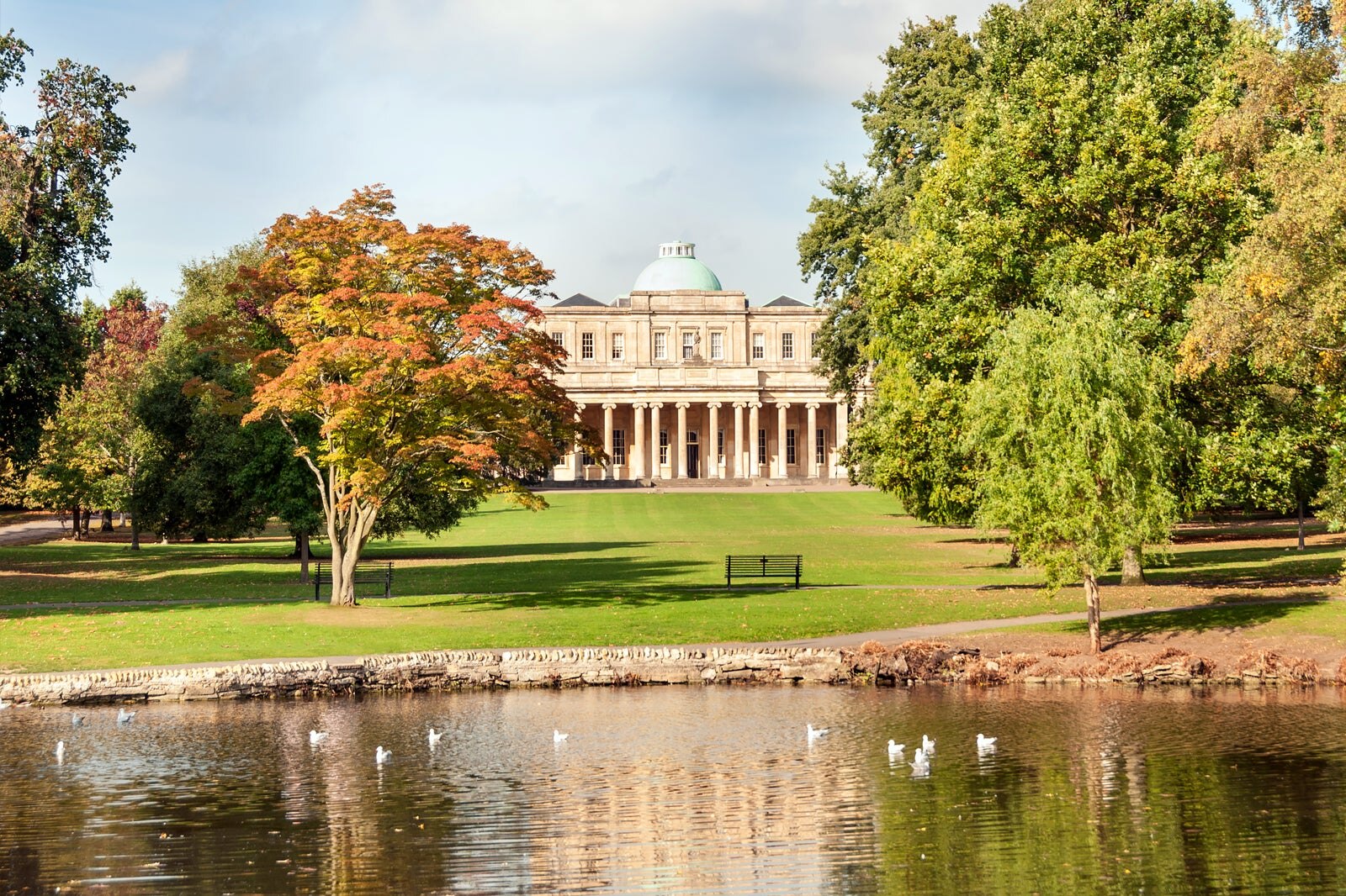 در پارک پیتویل قایق سواری کنید - Go boating in Pittville Park