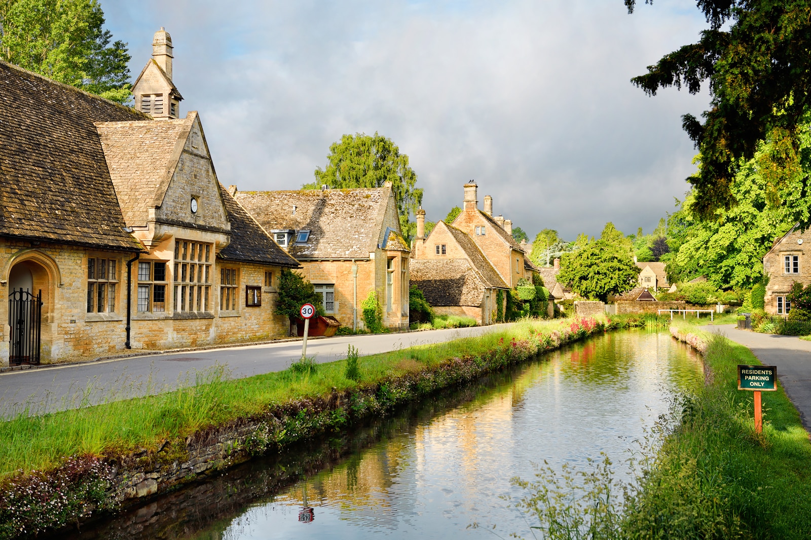 از زیباترین روستاهای Cotswold بازدید کنید - Tour the Cotswold's prettiest villages