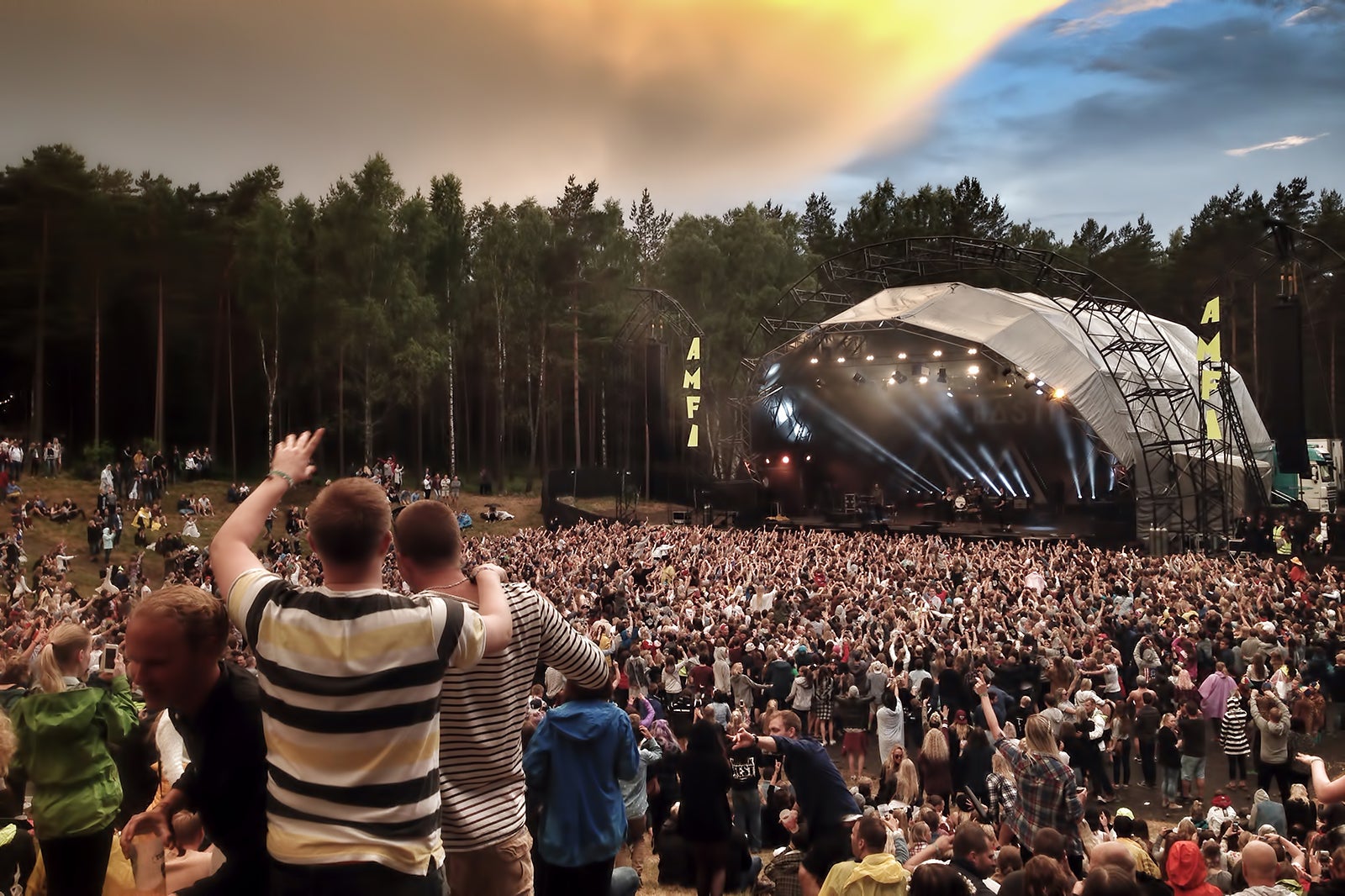 جشنواره درختان 2000 - 2000 Trees Festival