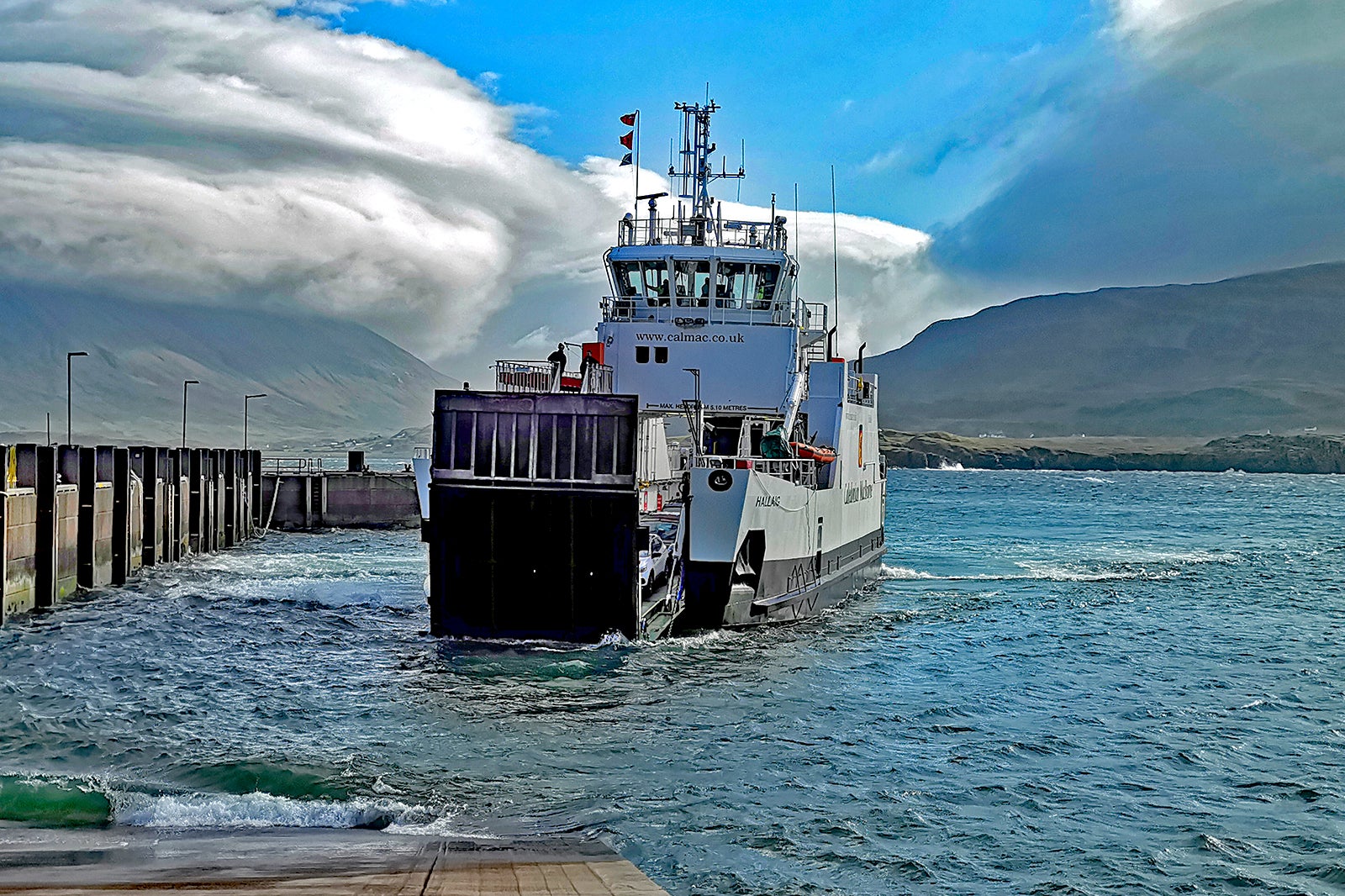 سوار کشتی به جزیره راسای شوید - Hop aboard a ferry to the Isle of Raasay