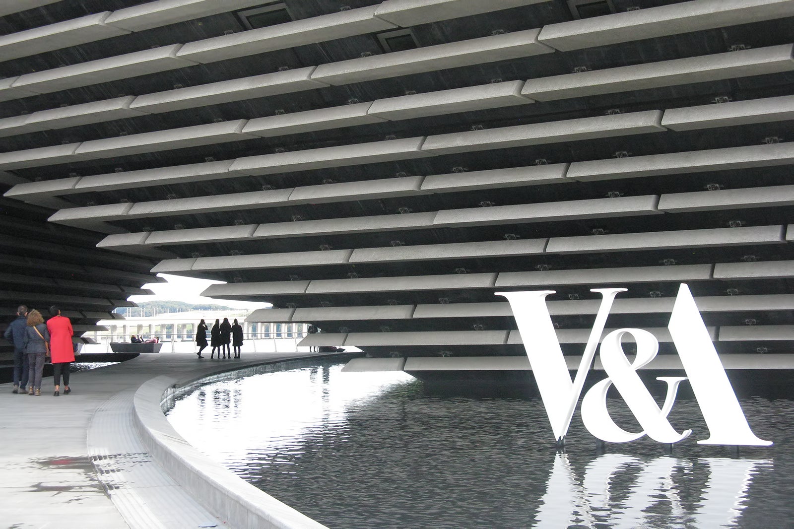 فروشگاه VandA Dundee - The V&A Dundee shop