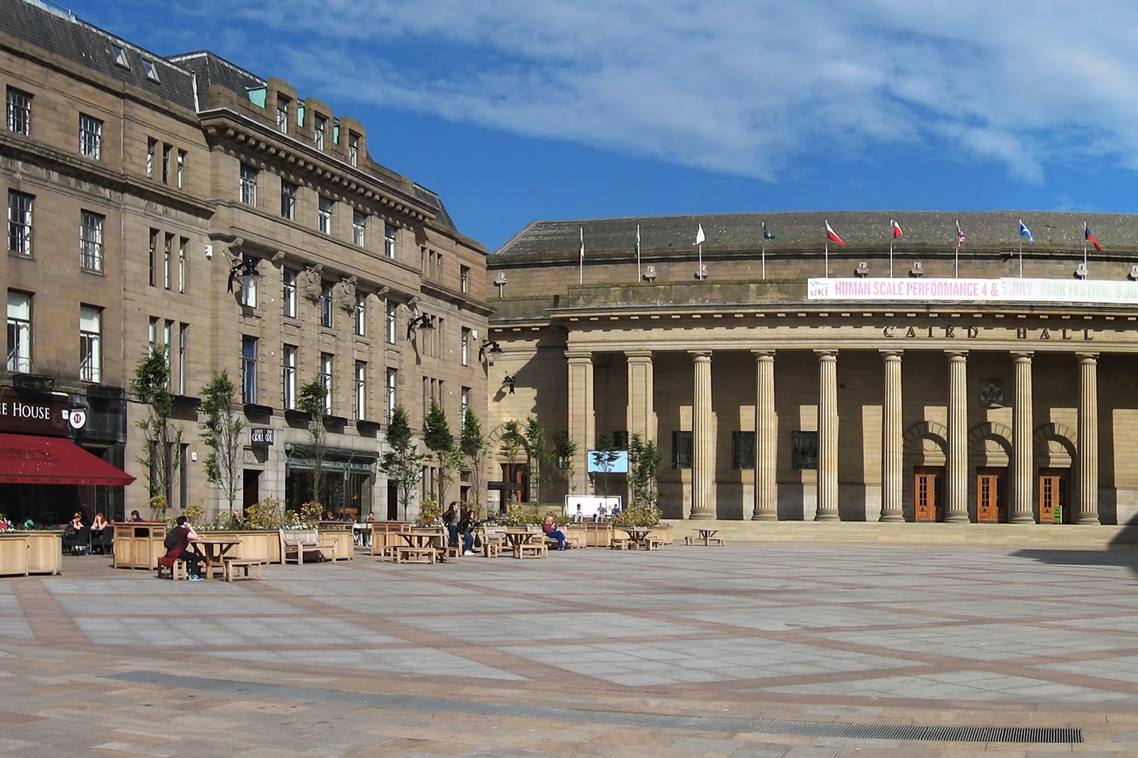 میدان شهر داندی - Dundee City Square