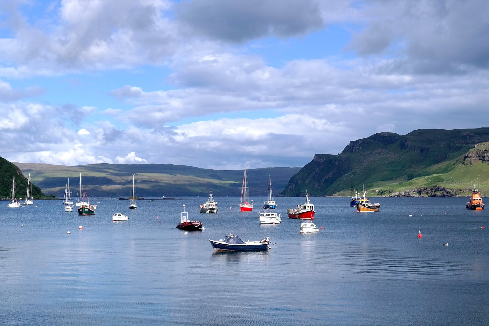 سوار یک کروز قایق خوش منظره Skye شوید - Board a scenic Skye boat cruise