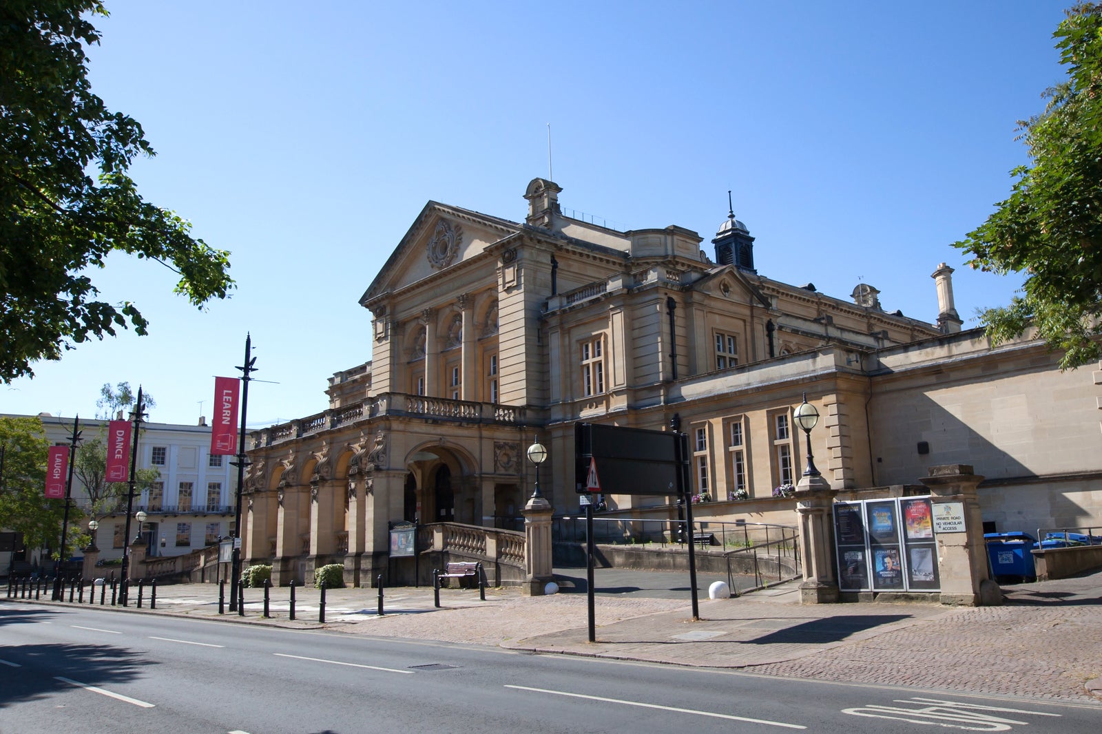 تالار شهر چلتنهام - Cheltenham Town Hall