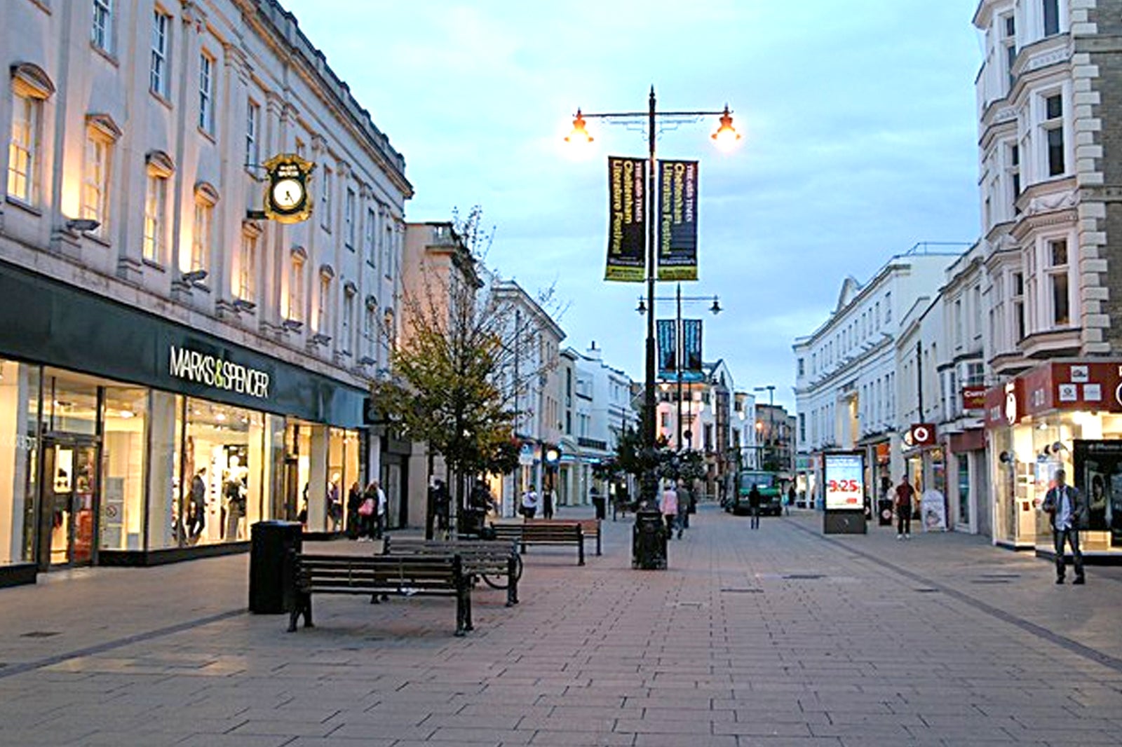 خیابان بالا - High Street