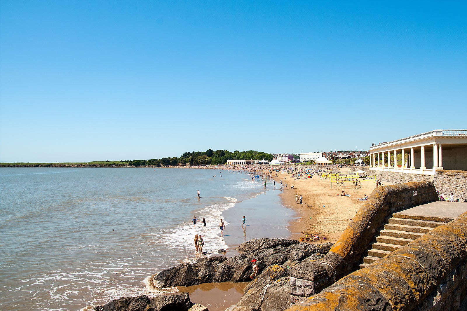 ساحل جزیره بری - Barry Island Beach