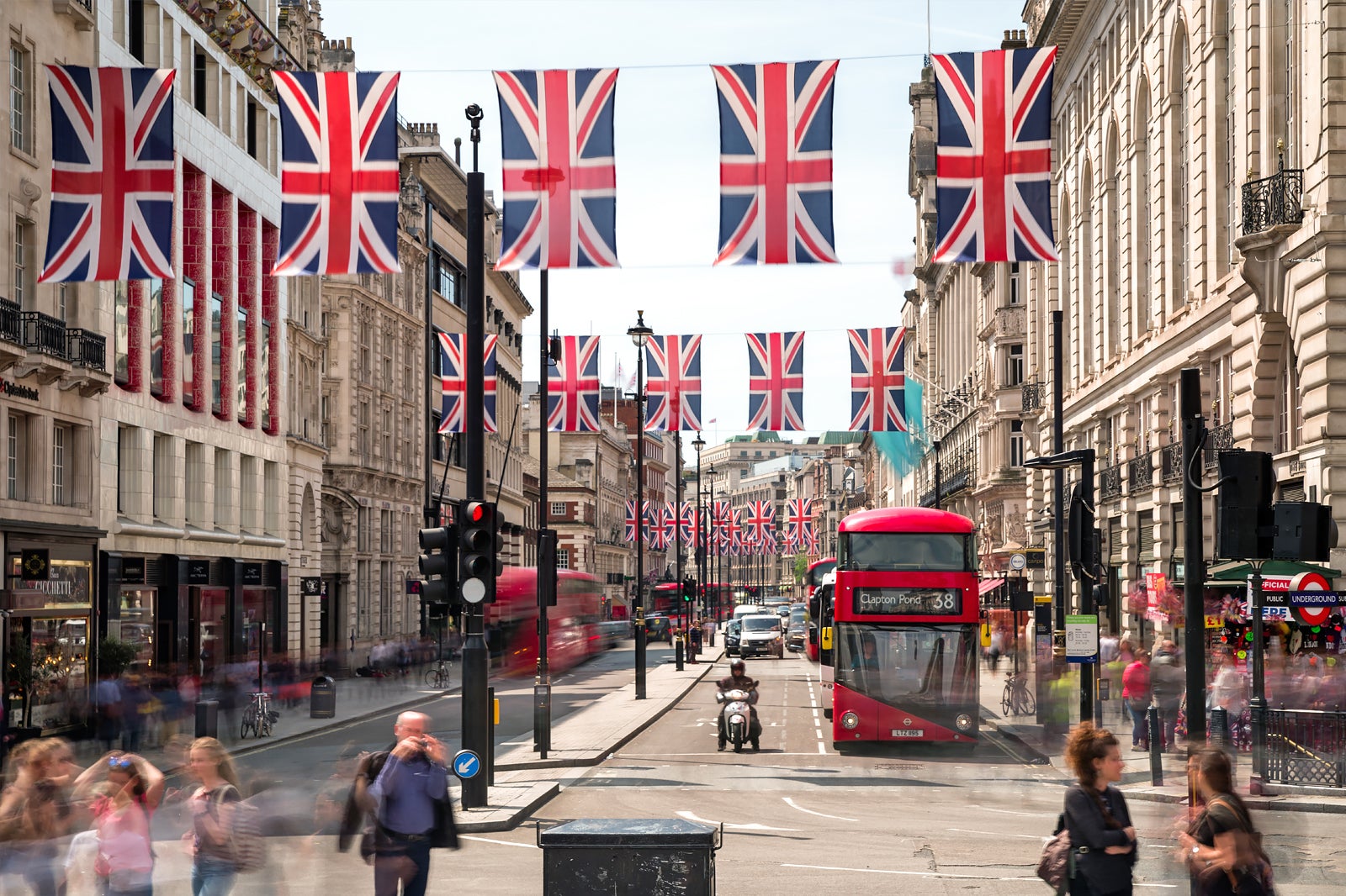 سیرک پیکادلی - Piccadilly Circus